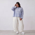 Leichte sommerliche Oversize Jacke in Jeansblau Weiß mit Crash Look für zeitlosen Lagenlook