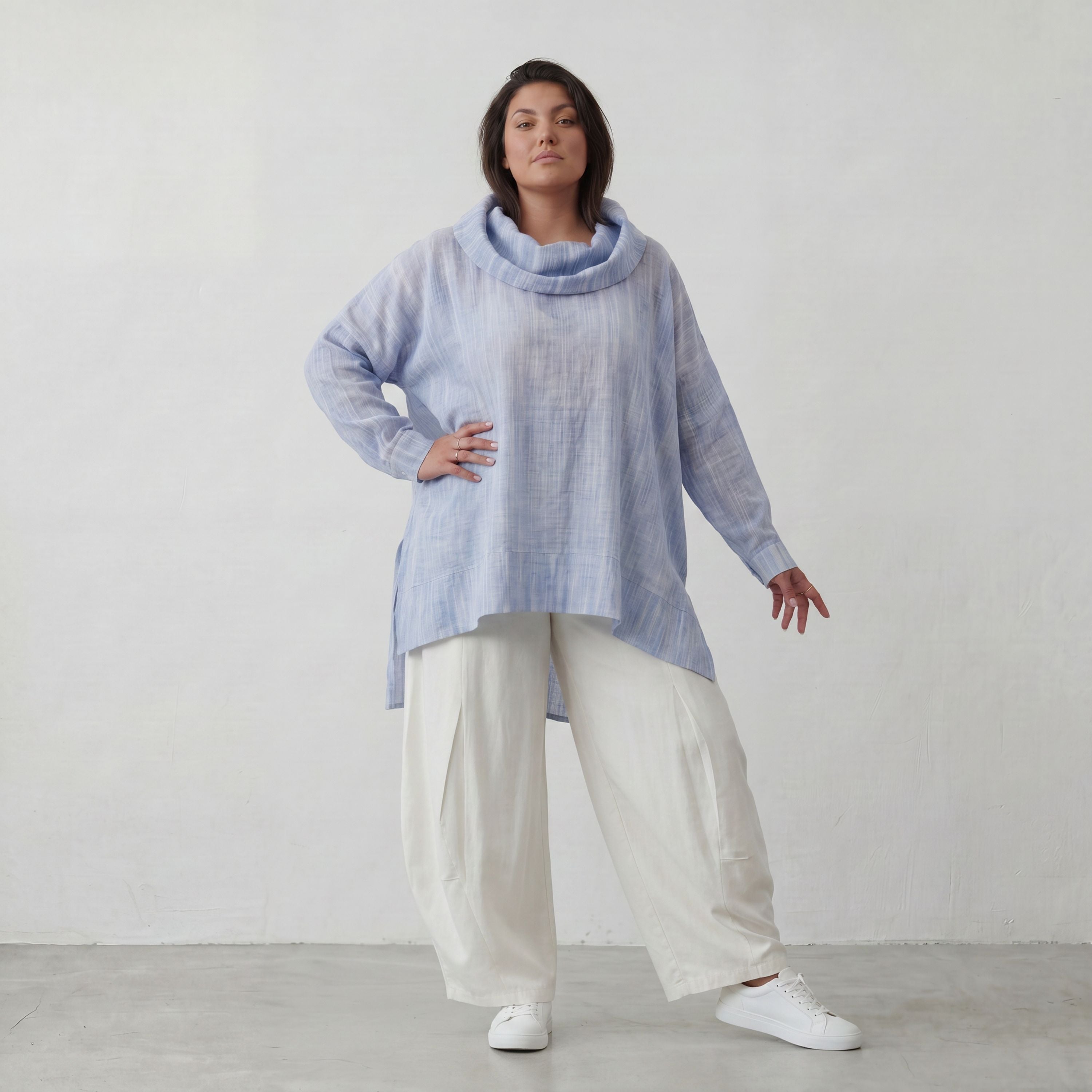 Leichtes Lagenlook Shirt in Jeansblau Weiß mit Crashoptik Oversize asymmetrischem Saum
