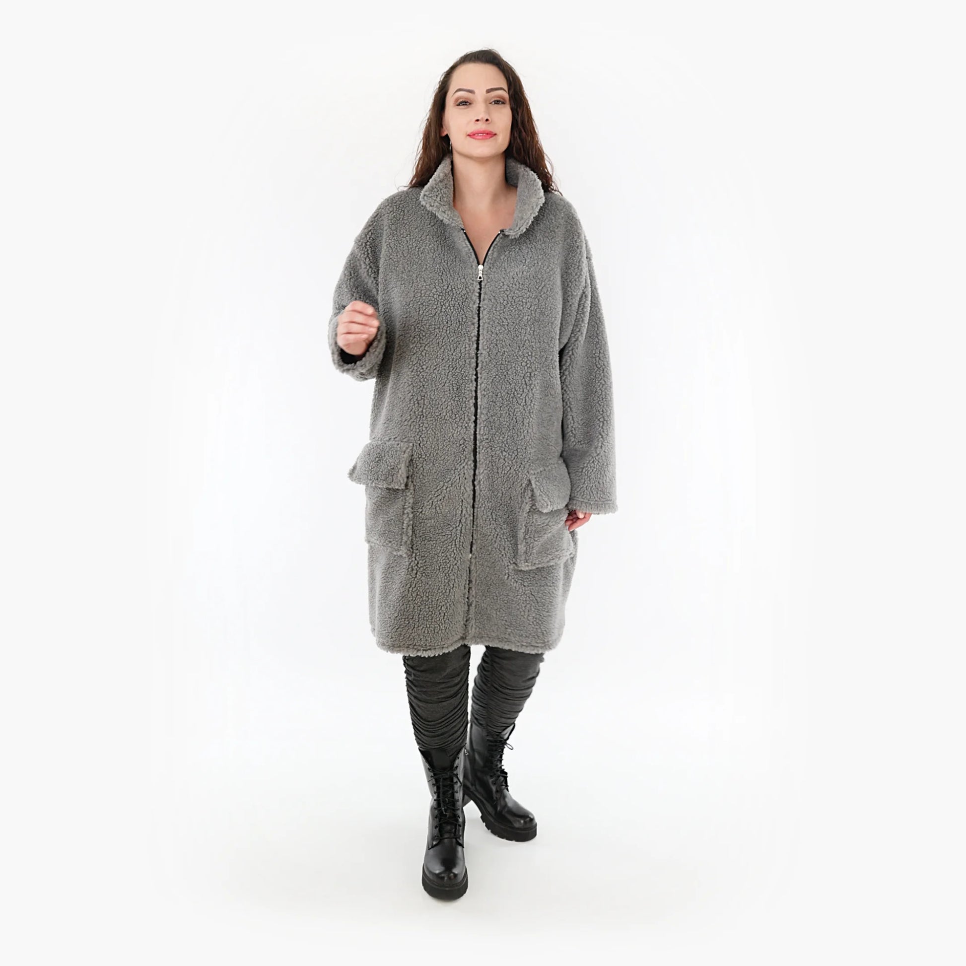  Stylische Oversize-Jacke mit Stehkragen und aufgesetzten Taschen für Plus-Size-Fashion-Liebhaber