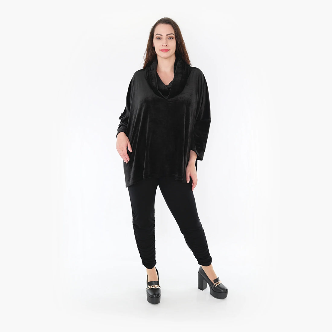  Kastiges Big Shirt aus feinem Fleece mit Rollkragen für stylischen Oversize-Look in Schwarz