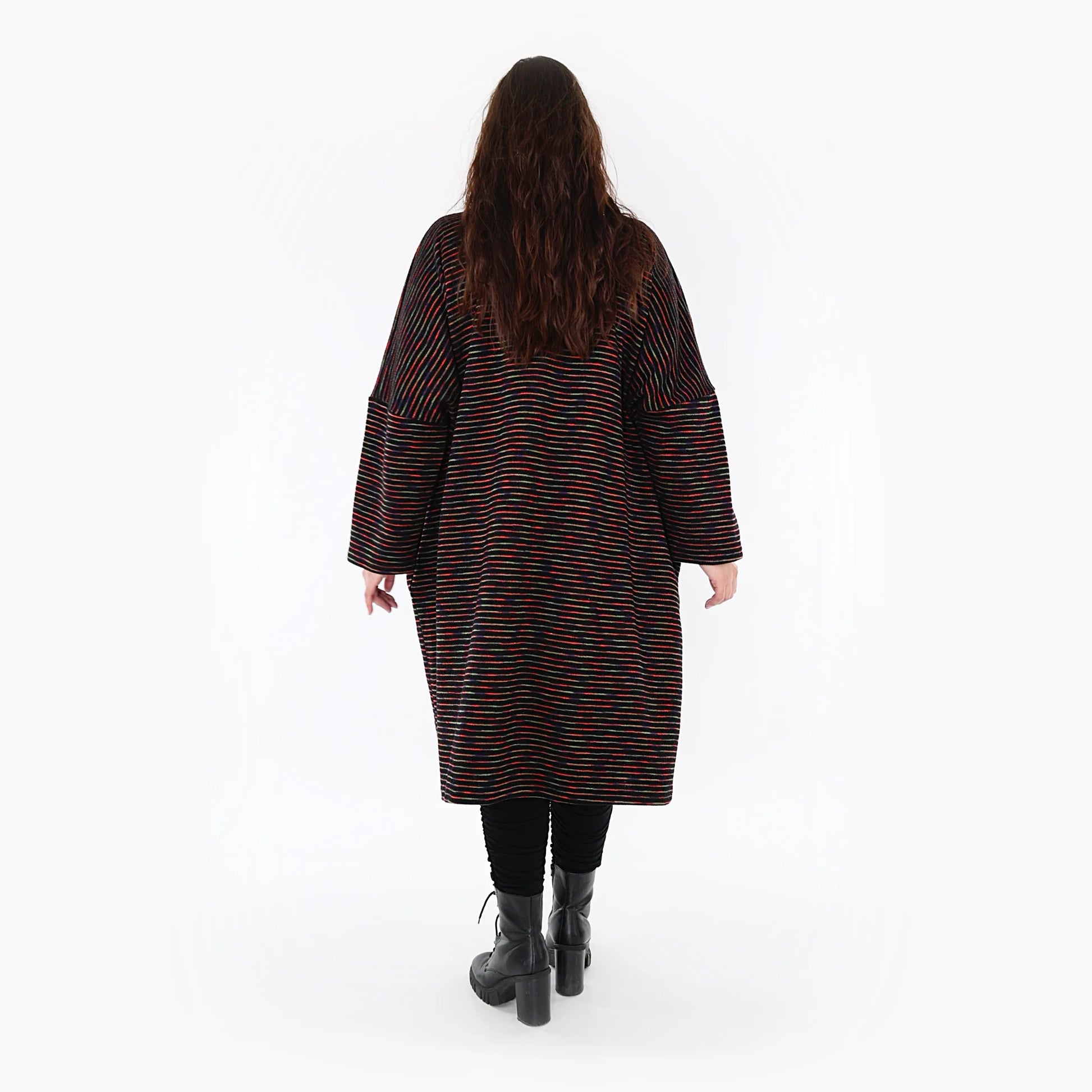  Legerer Oversize-Cardigan aus warmer Wollmischung in Schwarz, Grün und Rot für jeden Anlass