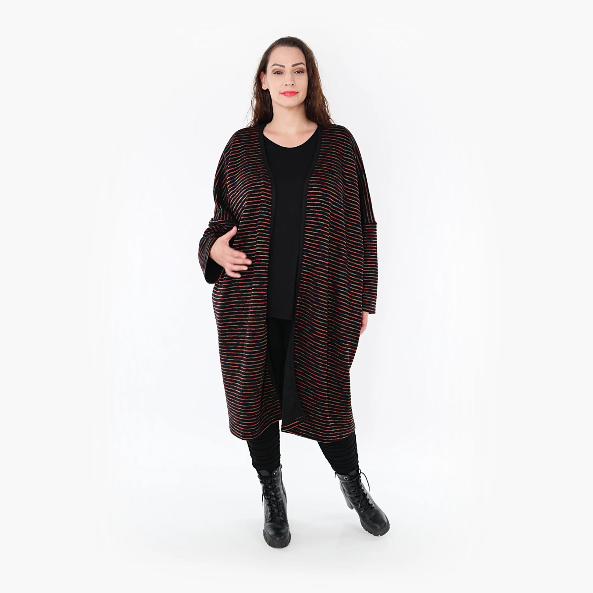  Legerer Oversize-Cardigan aus warmer Wollmischung in Schwarz, Grün und Rot für jeden Anlass