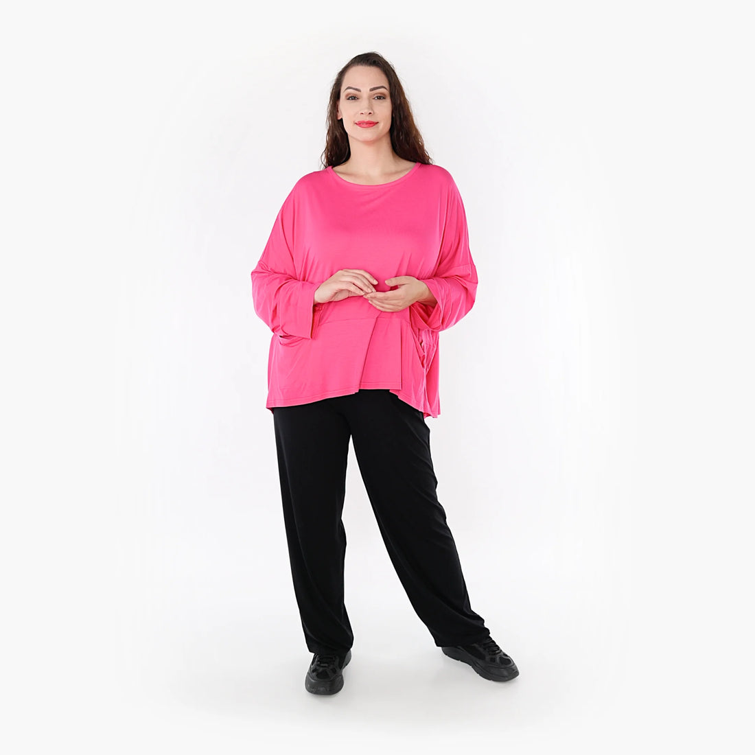  Oversize Shirt in leuchtendem Fuchsia aus weichem Jersey mit praktischen Nahttaschen und Lagenlook