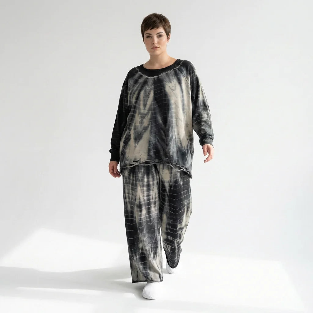Tie-Dye Oversize Zweiteiler aus French Terry von B-One – Komfort trifft Avantgarde | Modeare