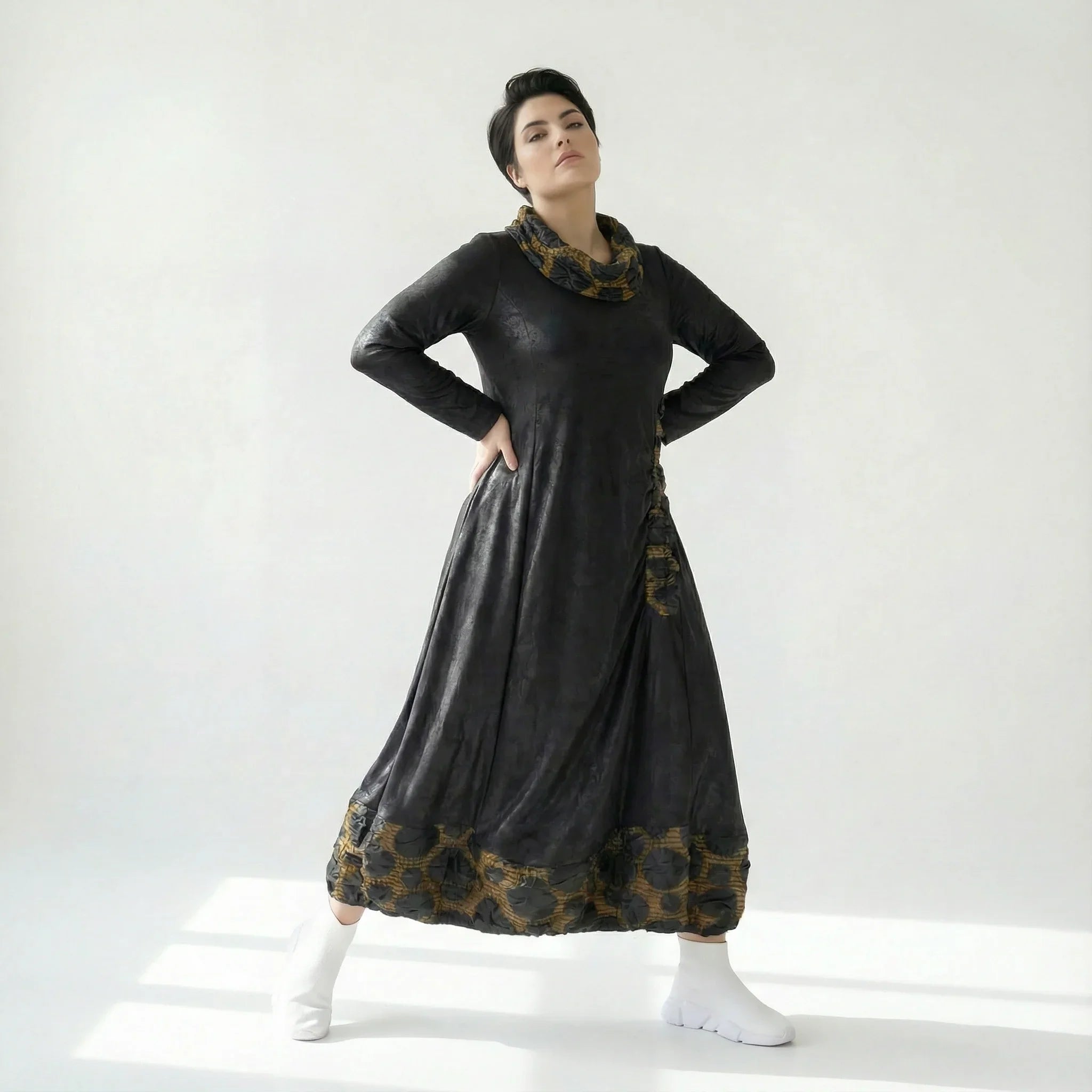 A-Form Kleid Lederimitat Damen Oversize Übergang Caraclan Design Modeare Avantgarde Look