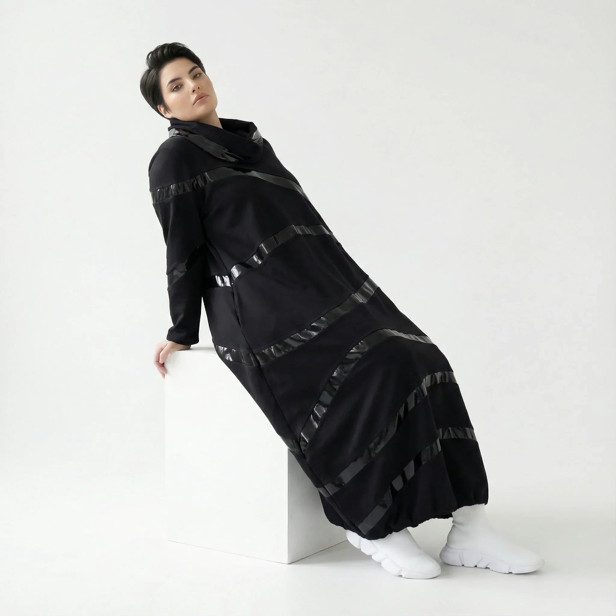 Ballonkleid aus Romanit Jersey mit Lederimitat-Streifen – weich & stretchig | Riberance bei Modeare entdecken