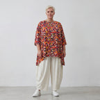 Leichtes weiches Viskoseshirt in Rot und Schwarz mit A-Linie 3/4-Arm und rundem Ausschnitt