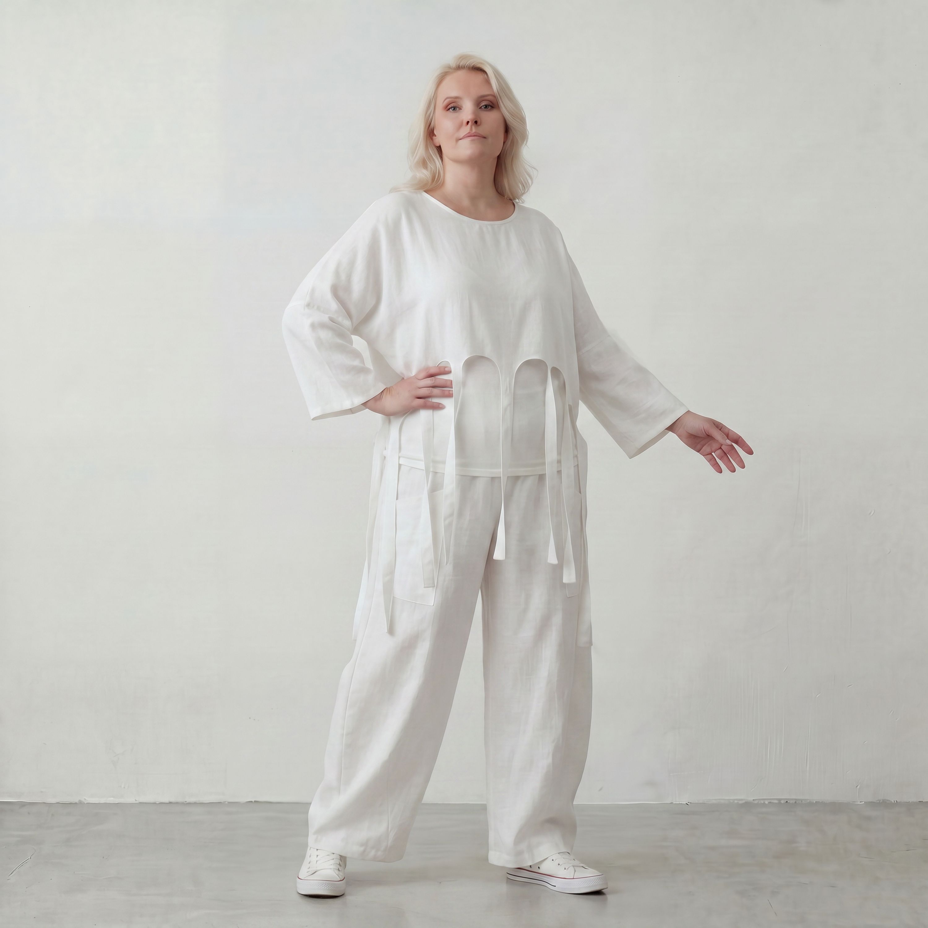 Weißer Oversize Überwurf im Lagenlook leger zeitlos luftig mit Fransen Crashoptik leicht
