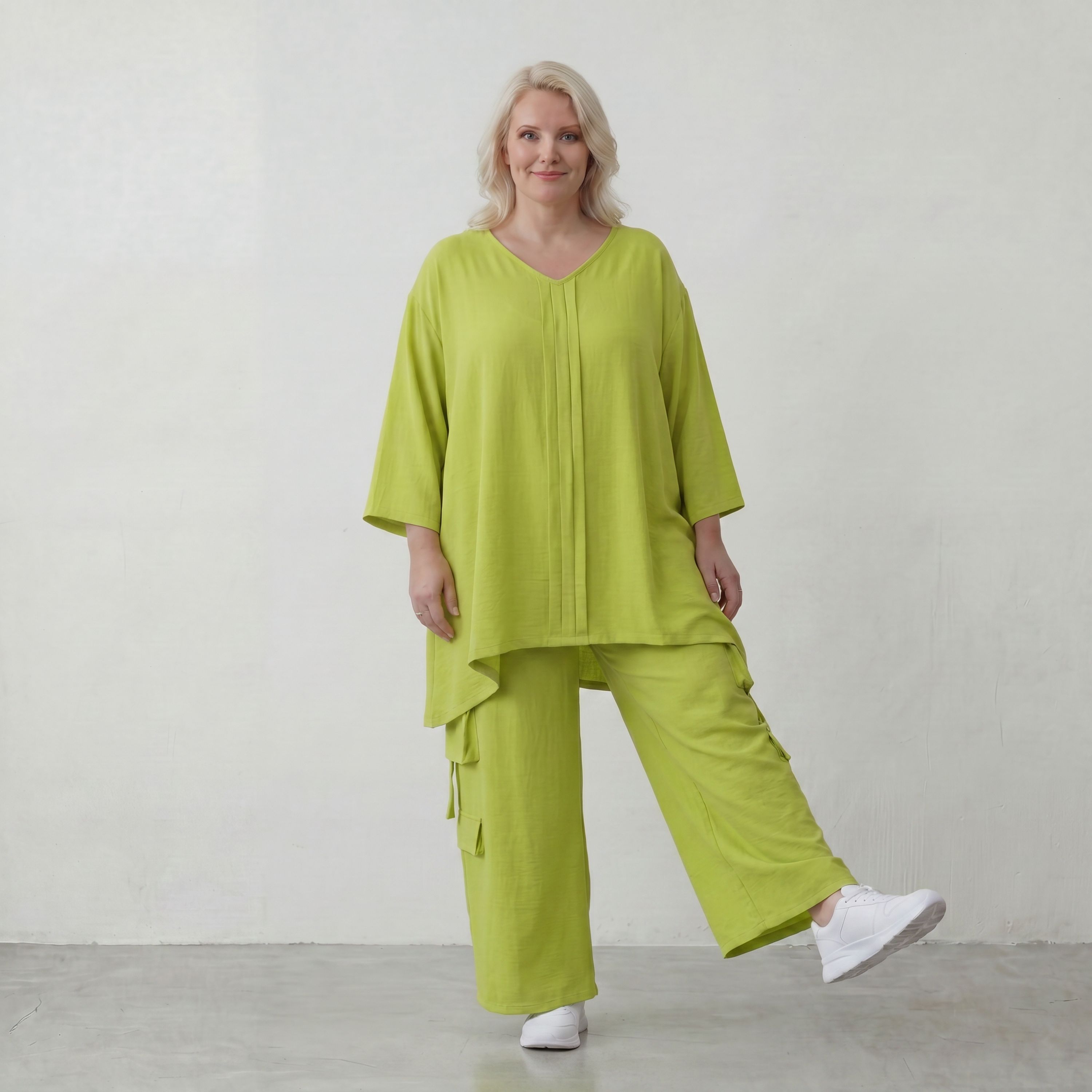 Apfelgrün fliessend Oversize Shirt in Leinenoptik mit A Linie leger zeitlos Vformdetail