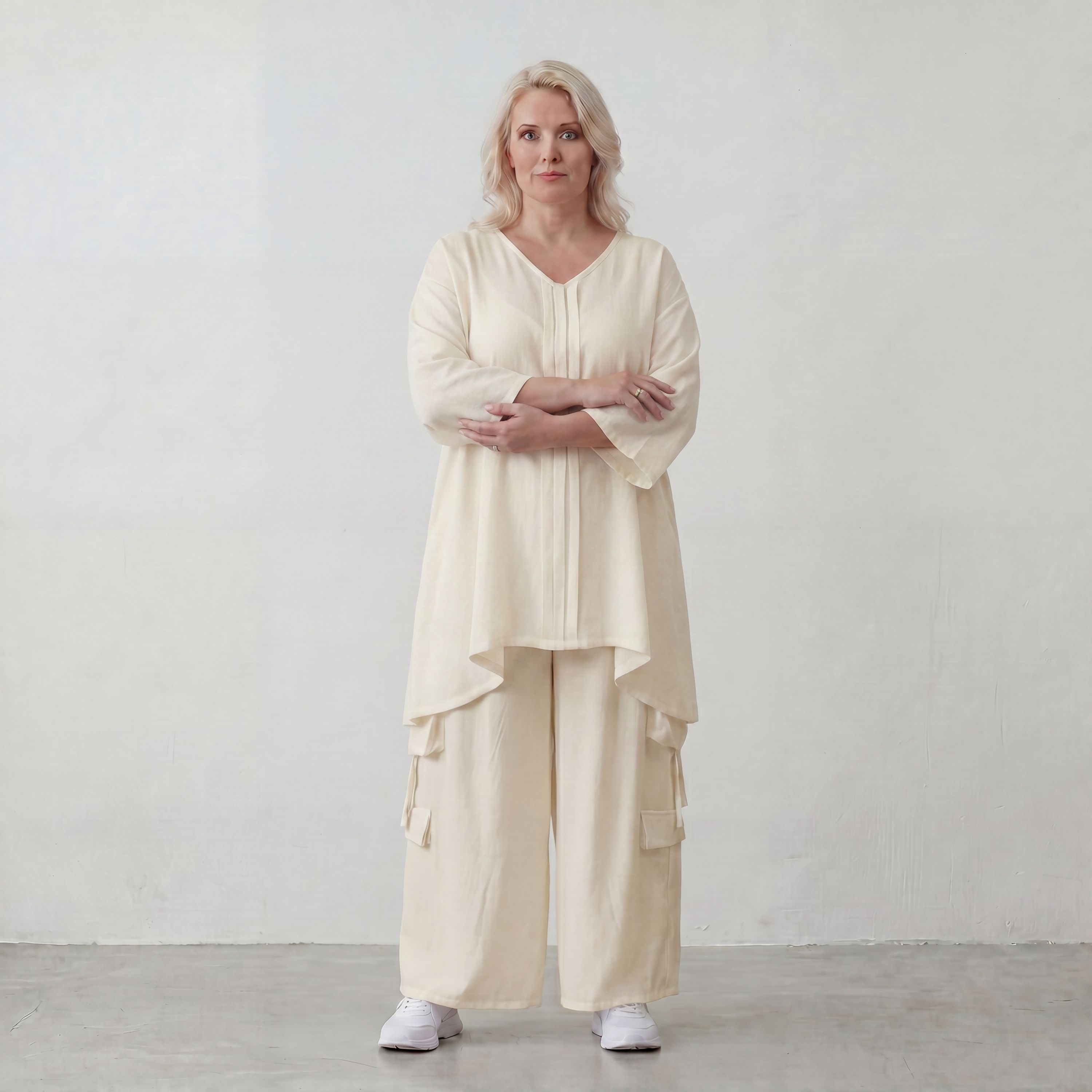 Zeitloses Creme Leinenlookshirt im legeren Oversize Lagenlook mit V Ausschnitt und A Linie