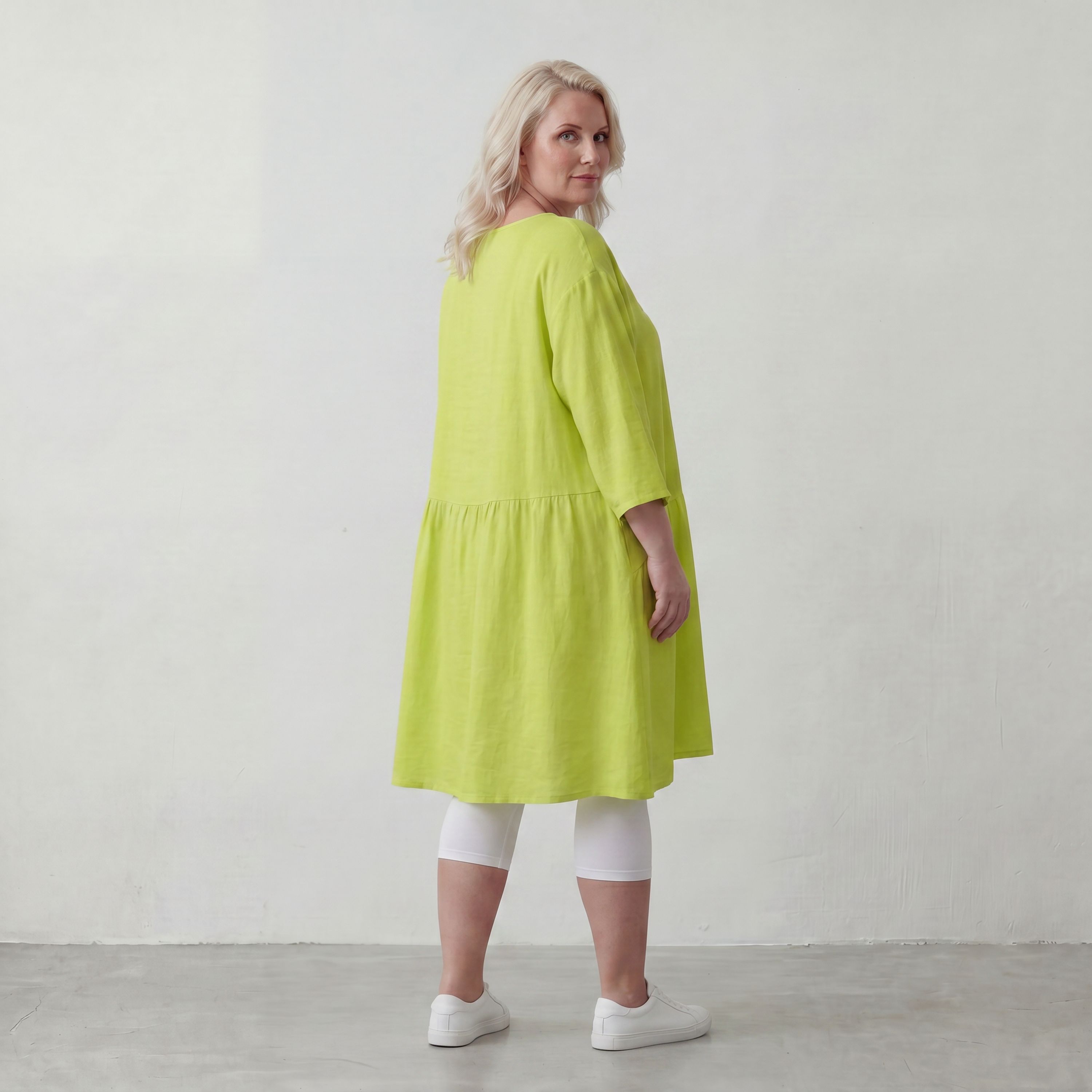 Apfelgrünes luftiges Leinenoptik Sommerkleid im Lagenlook Oversize leger zeitlos A Linie