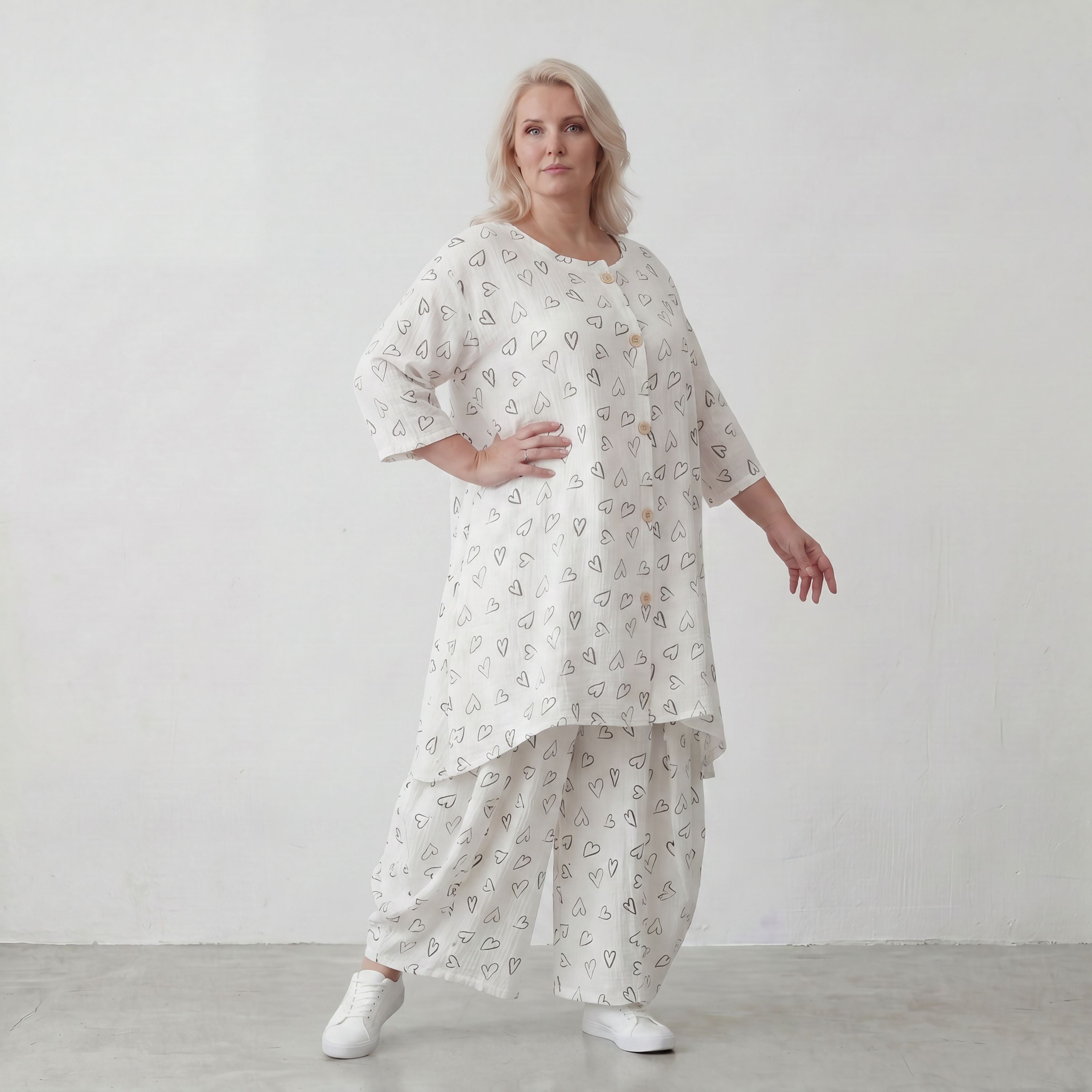 Mousseline Jacke in Weiß mit schwarzem Herzmuster A-Linie 3/4-Arm Rundhals aus Baumwolle