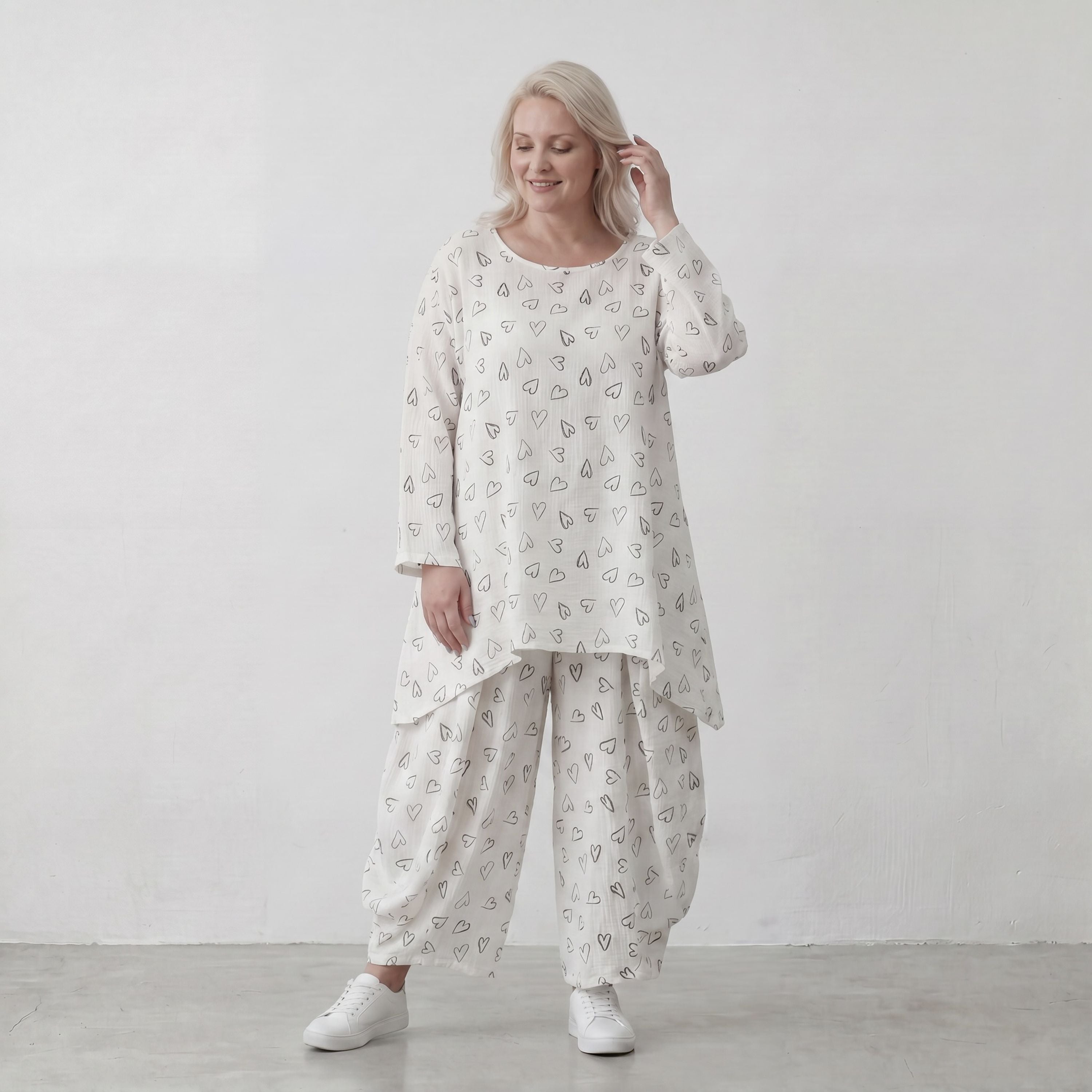 Mousseline Shirt in Weiß und Schwarz mit femininer A-Linie 3/4-Arm und Rundhalsausschnitt