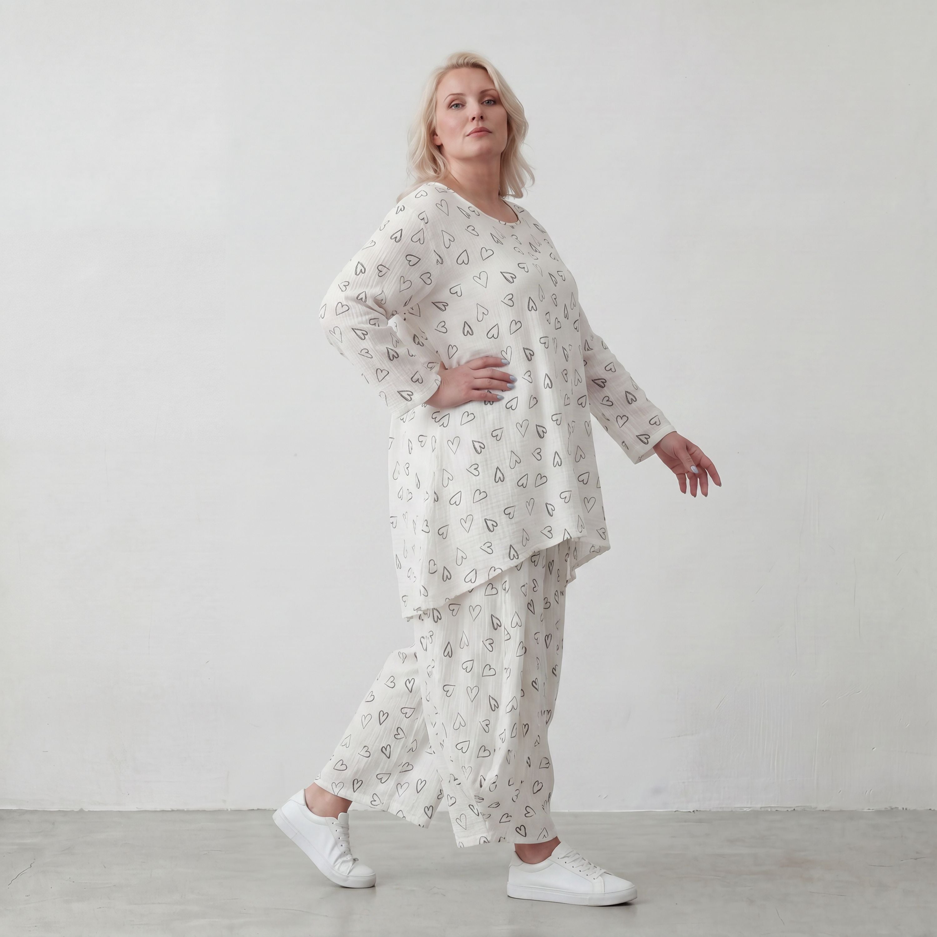 Mousseline Shirt in Weiß und Schwarz mit femininer A-Linie 3/4-Arm und Rundhalsausschnitt