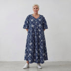 Ballonkleid in jeansblauweiß mit Paisleymuster Rautenmuster Fransen V-Ausschnitt Sommer