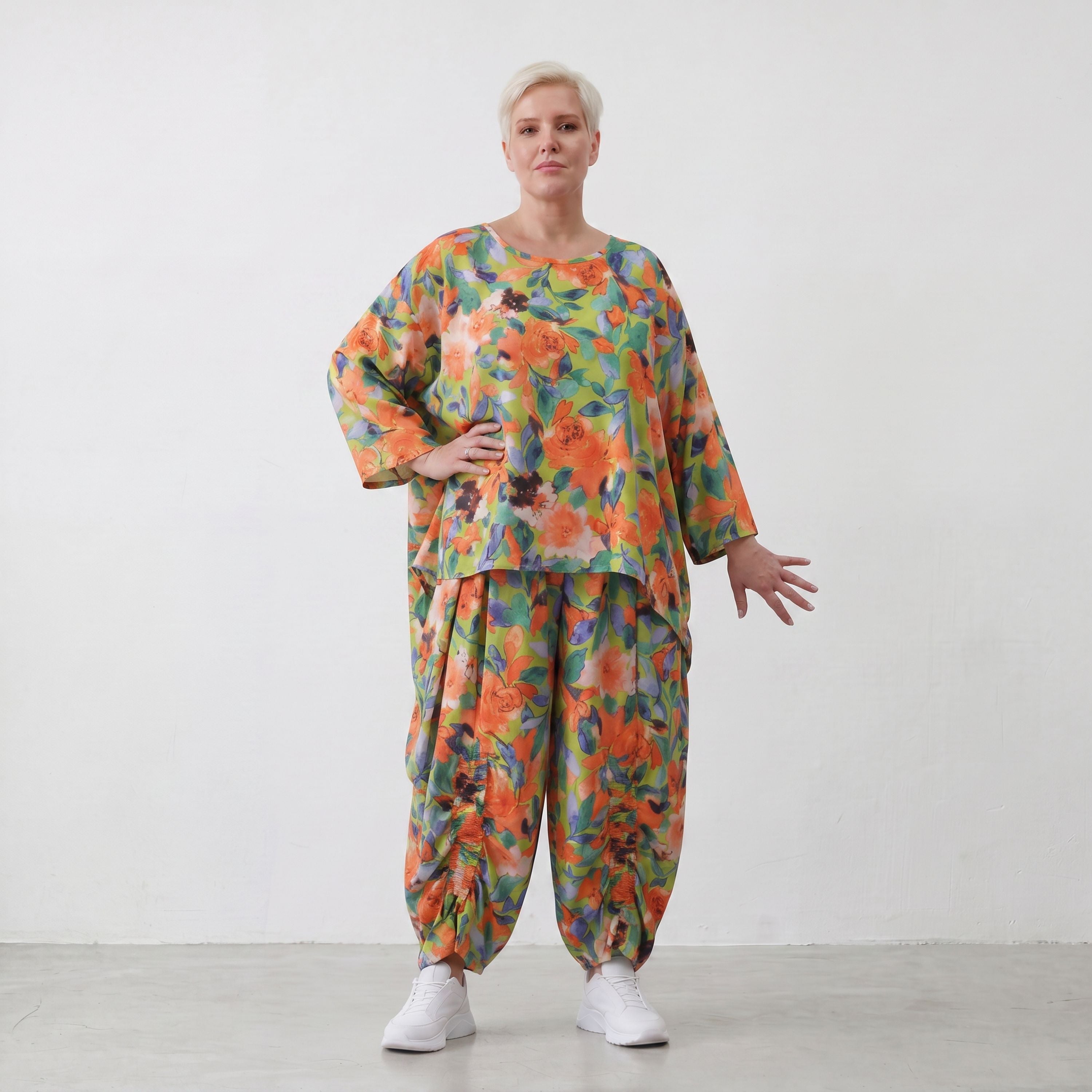 Luftiges Oversized Shirt in frischem Apfelgrün mit Vokuhila Schnitt aus Viskose Leinen