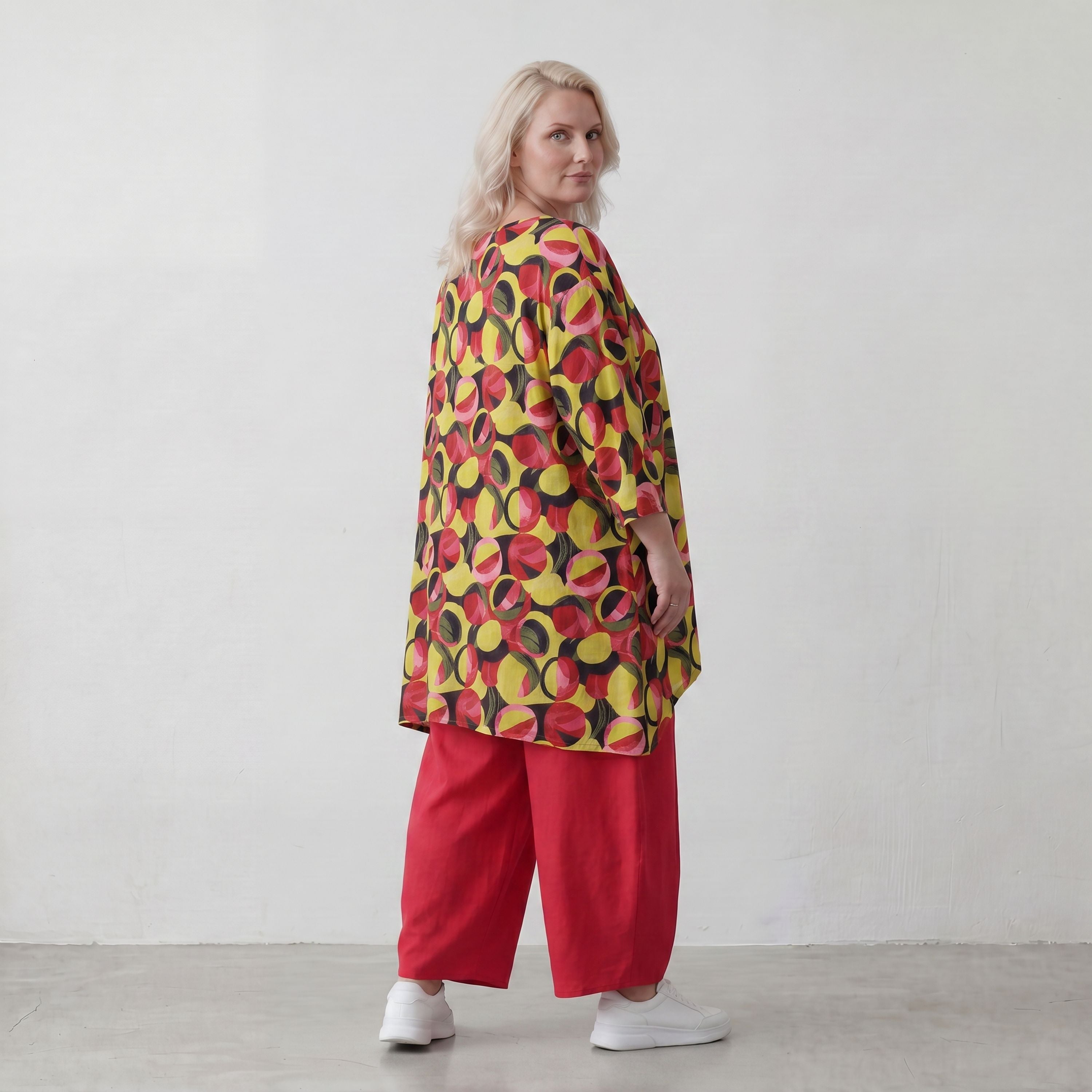 Fließendes Shirt mit 3/4-Arm und Rundhalsausschnitt aus edlem Popeline in Gelb und Fuchsia