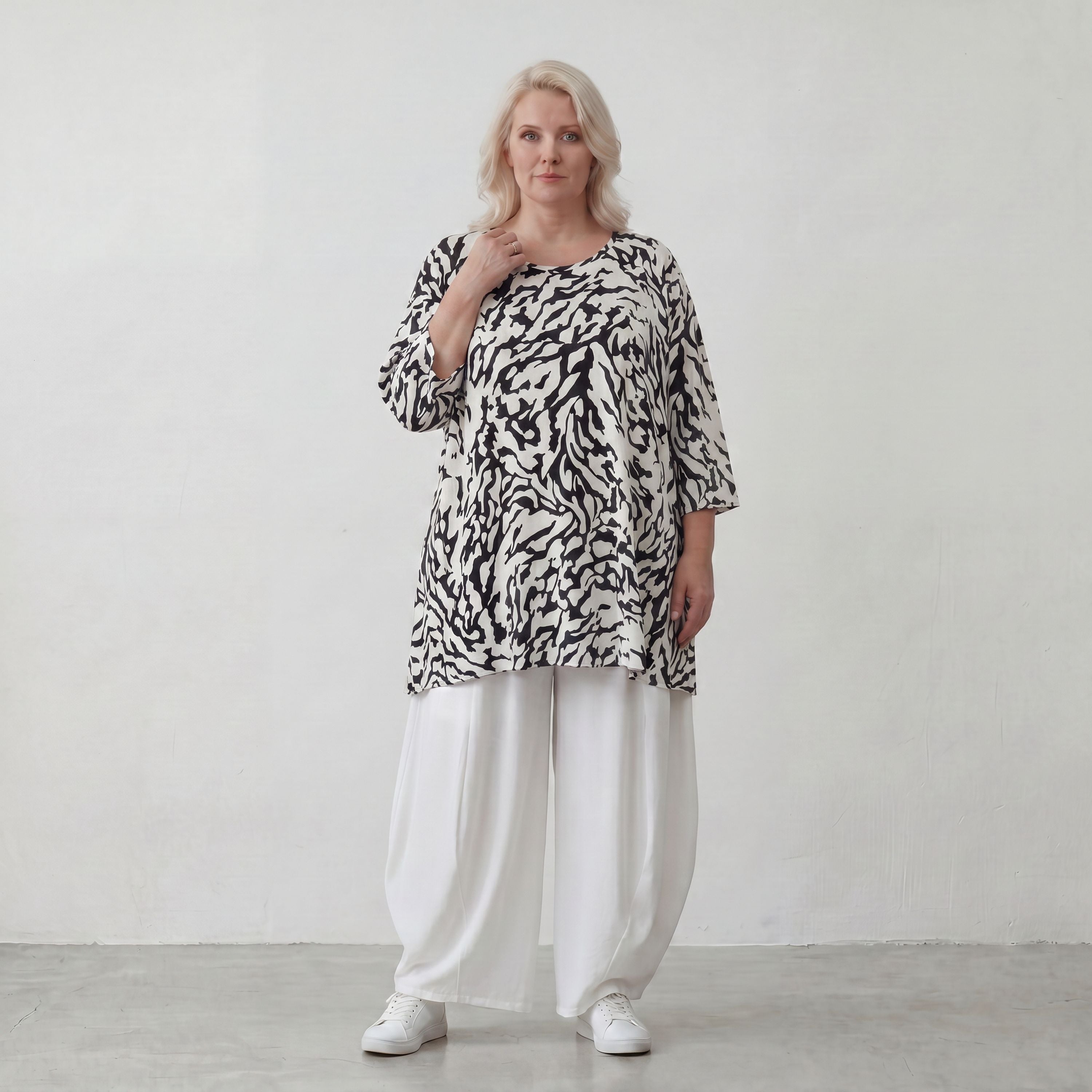 Fliessendes Viskose Shirt im Lagenlook Weiß/Schwarz mit legerem Oversize A-Linie zeitlos
