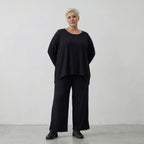 Kastiges Oversize Shirt aus fein elastischem Jersey im legeren Lagenlook mit Overlock Musterung, Schwarz