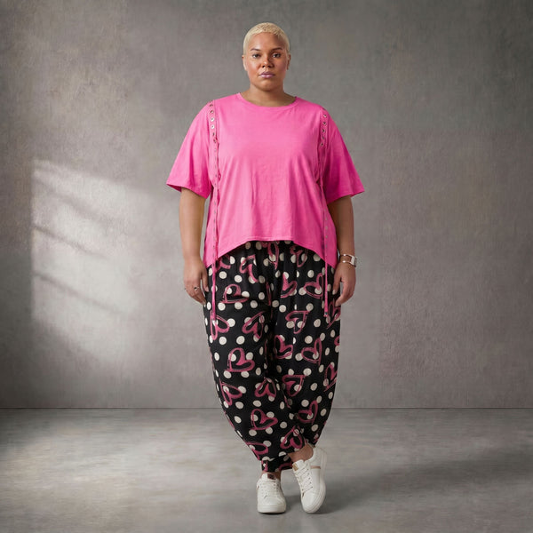 Kastiges Kurzarmshirt in strahlendem Neonpink aus weichem Stretchjersey mit Ösenbanddetail