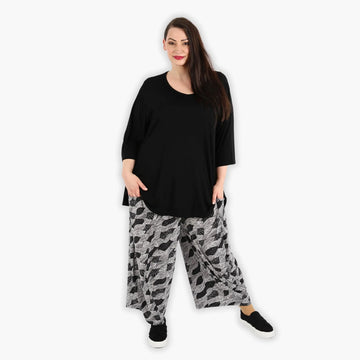  Elegante Ballonhose in Schwarz-Weiß mit floralen Mustern, lässiger Stil für Plus Size Looks