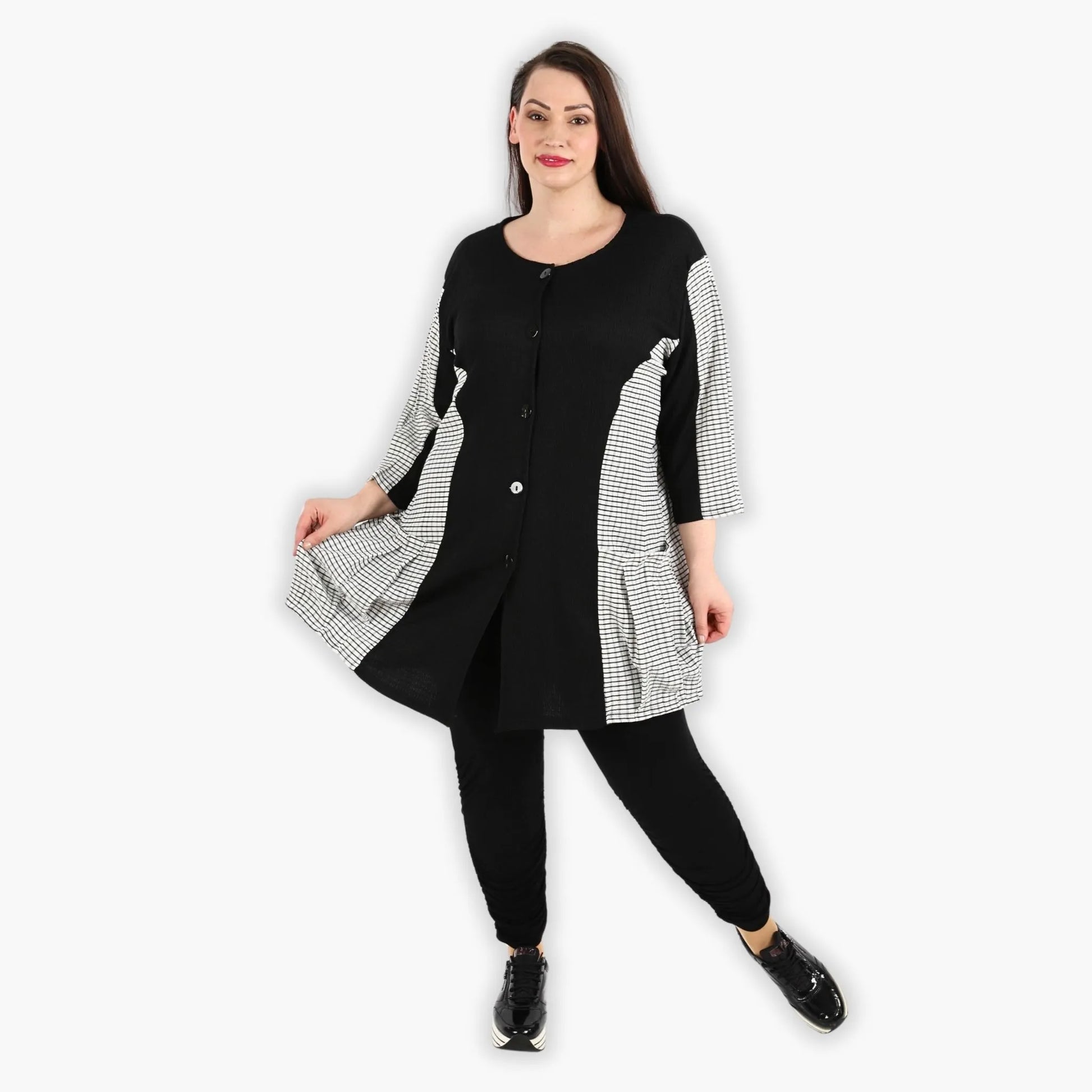  Stilvolle Jacke im Lagenlook aus weichem Viskose-Mix im trendigen Karodesign Schwarz-Weiß