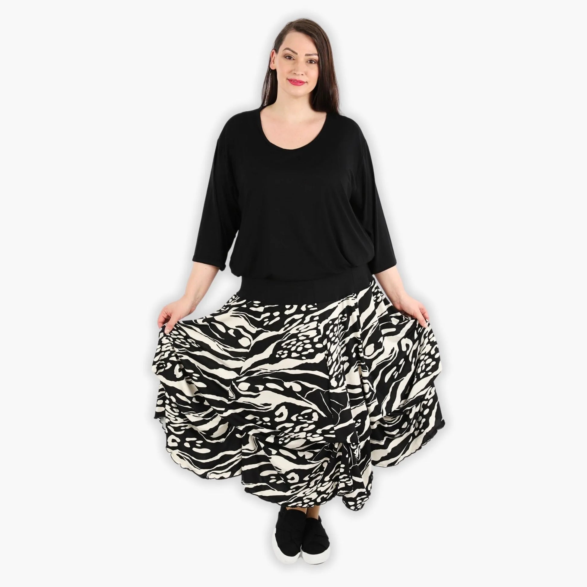  Ballonrock in Schwarz-Ecru mit abstraktem Muster für einen lässigen Plus Size Look