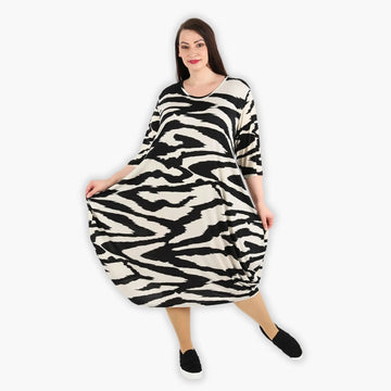  Ballonkleid mit Zebra-Muster in Ecru-Schwarz, lässiger Oversize-Look aus elastischer Viskose