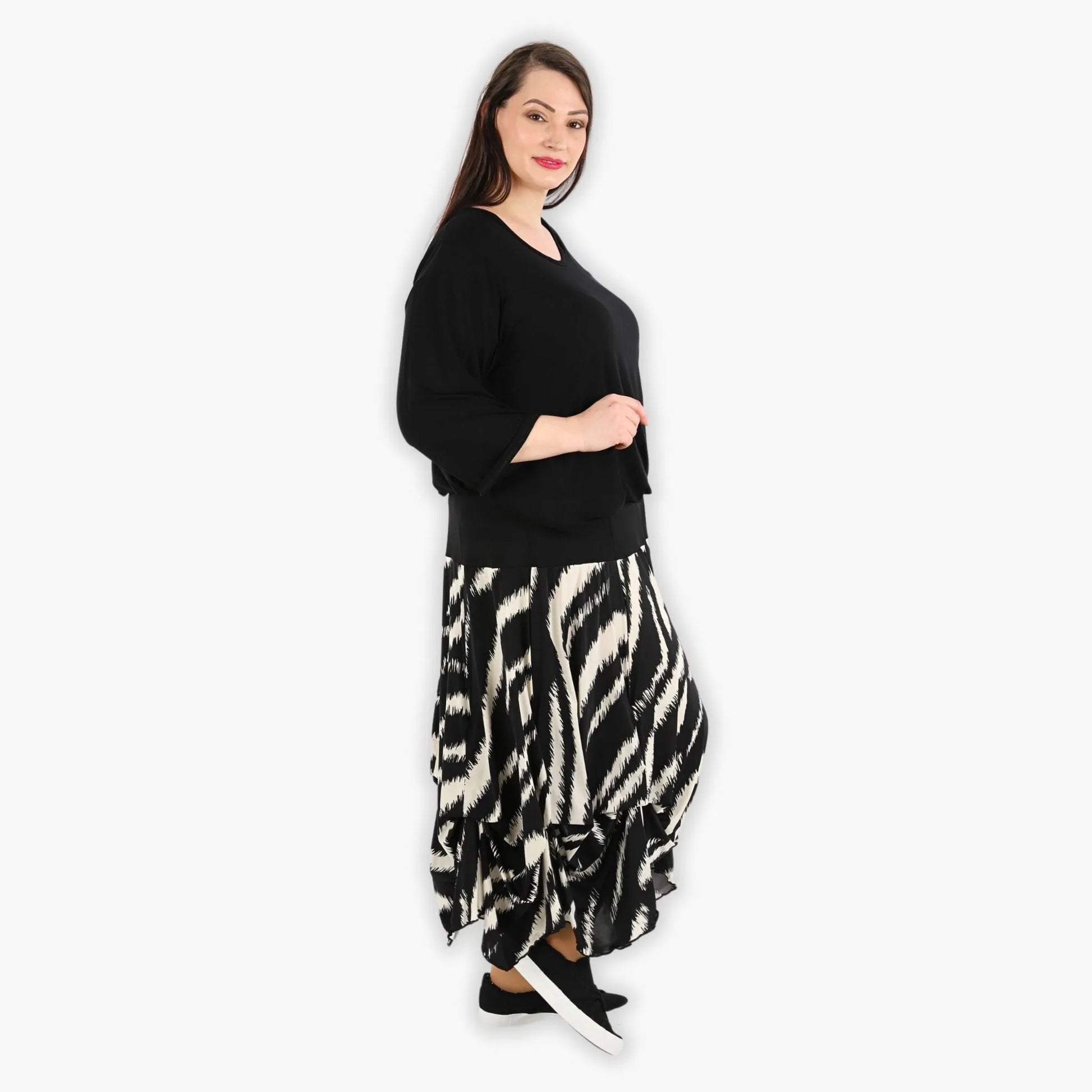  Lässiger Ballonrock in Zebra-Optik Schwarz-Ecru aus weichem Slinky-Material für Plus Size Styles