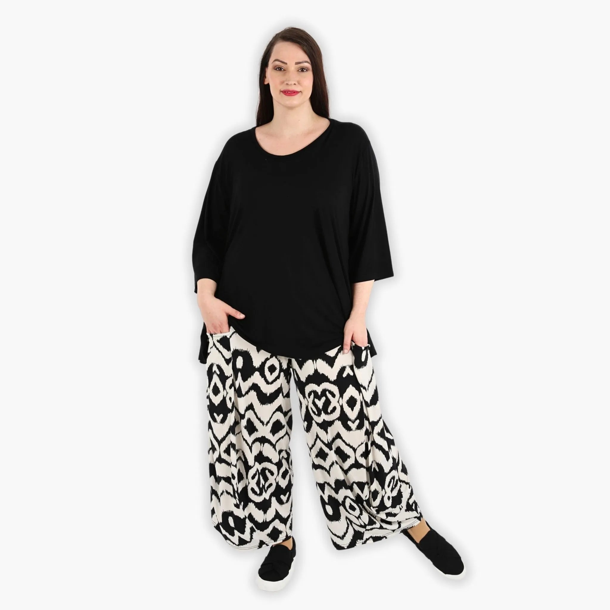  Stylische Ballonhose aus weichem Slinky-Viskose-Material in Ecru-Schwarz für Plus Size Mode