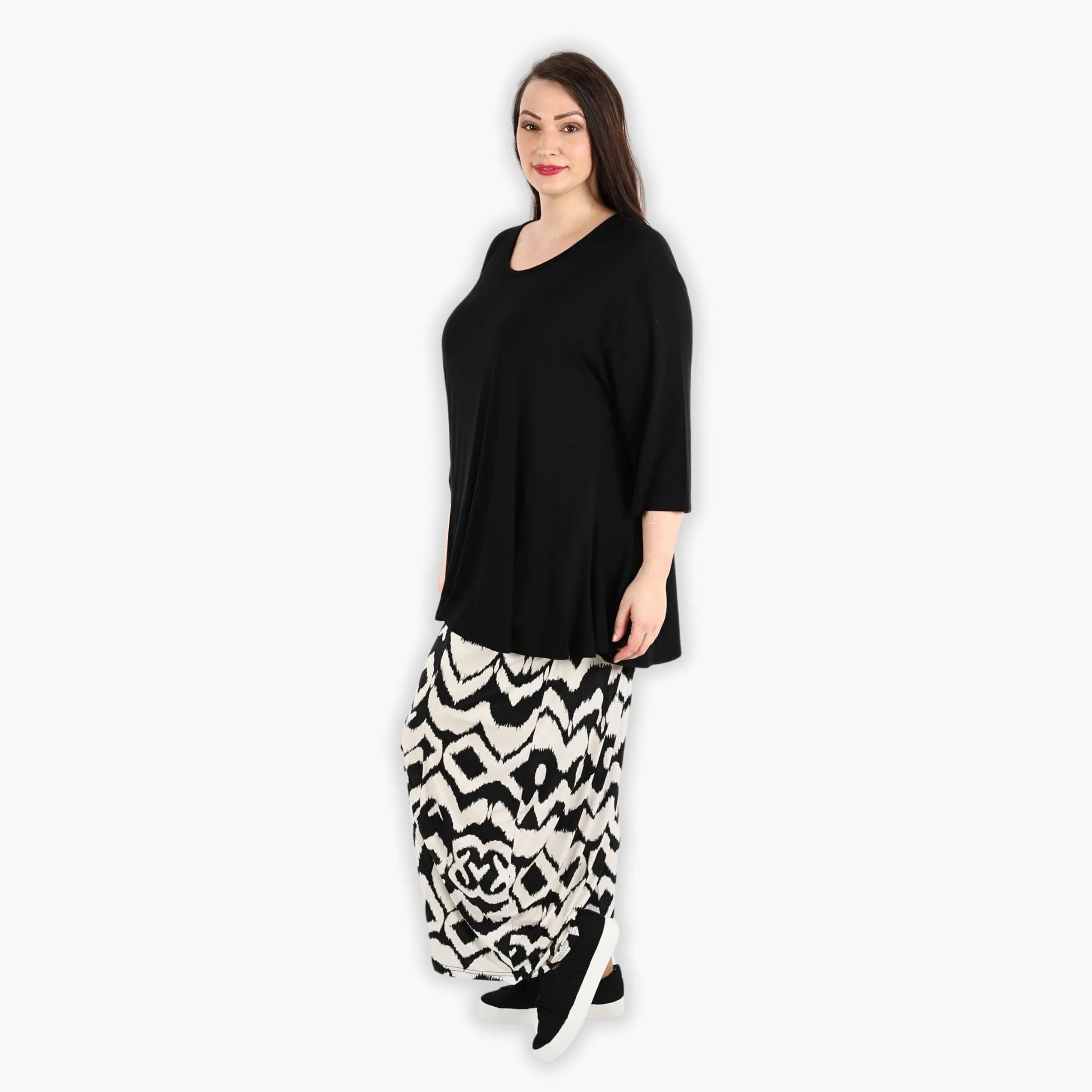  Stylische Ballonhose aus weichem Slinky-Viskose-Material in Ecru-Schwarz für Plus Size Mode