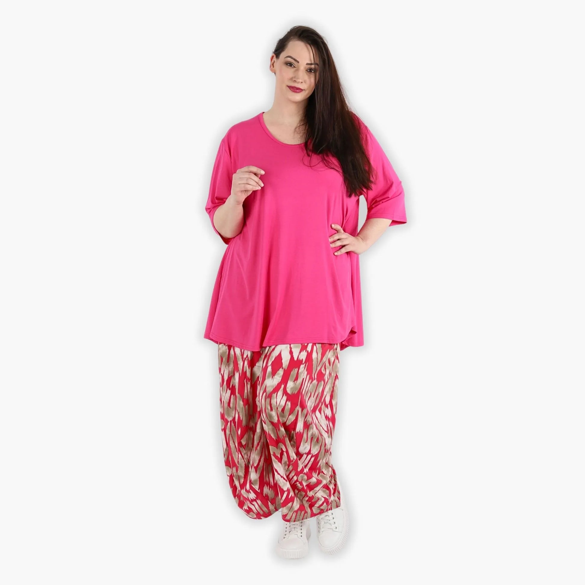  Lässige Ballonhose mit fuchsia-beigem Grafikmuster aus leichtem Viskose-Slinky für plus Size