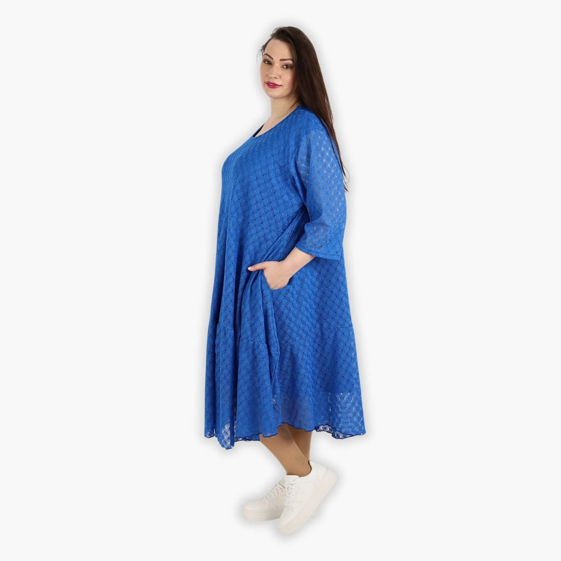  Luftiges Ballonkleid in royalblau mit Häkelspitze und praktischen Taschen für den Lagenlook