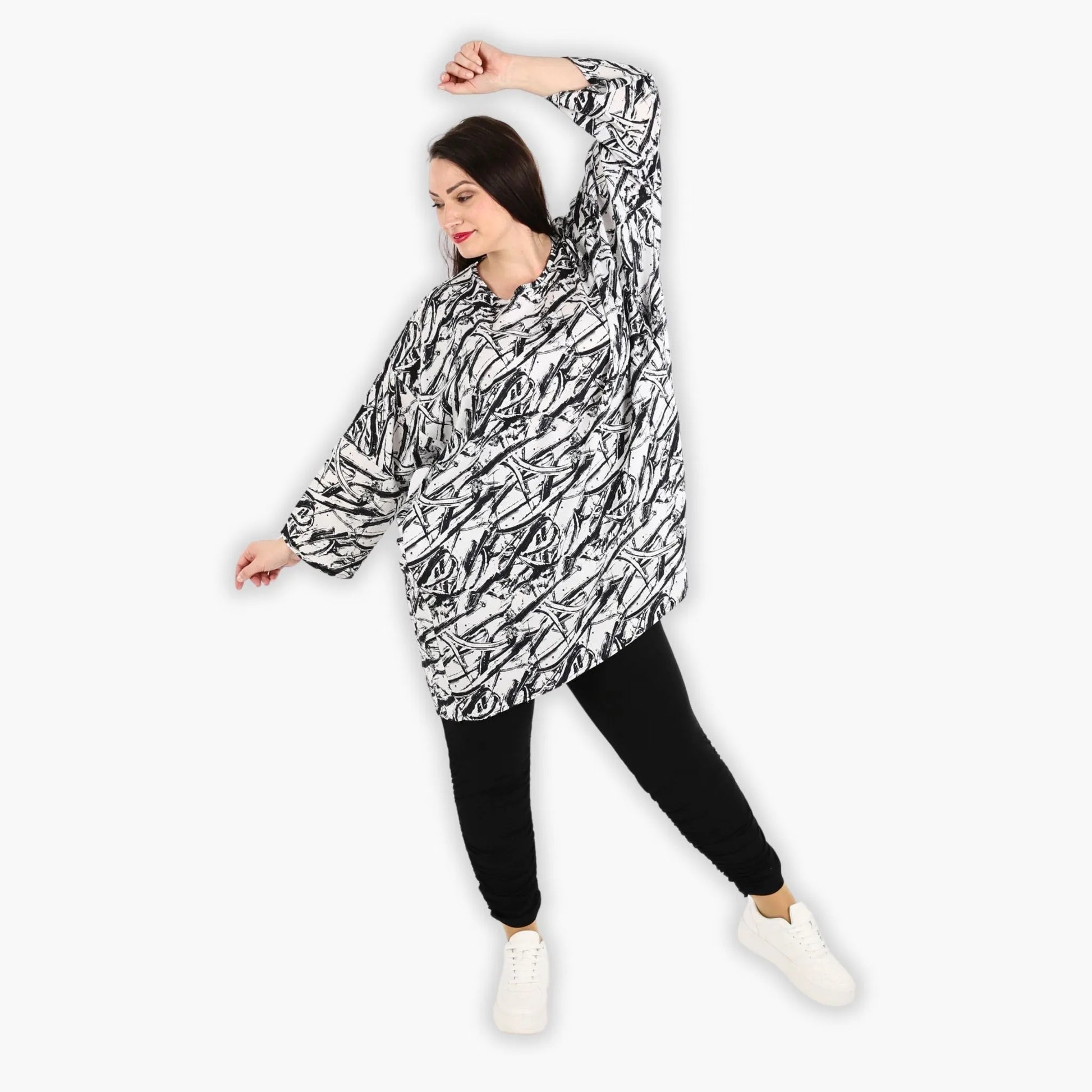  Oversize Shirt in Schwarz-Weiß mit 3/4-Ärmeln und praktischen Nahttaschen aus Viskose