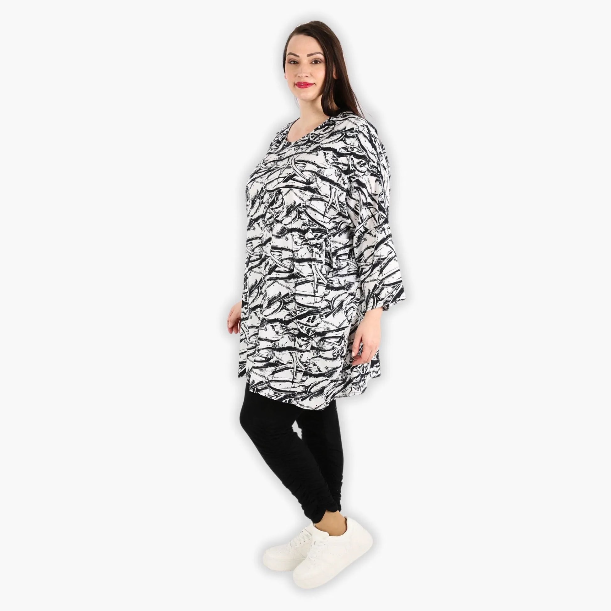  Oversize Shirt in Schwarz-Weiß mit 3/4-Ärmeln und praktischen Nahttaschen aus Viskose