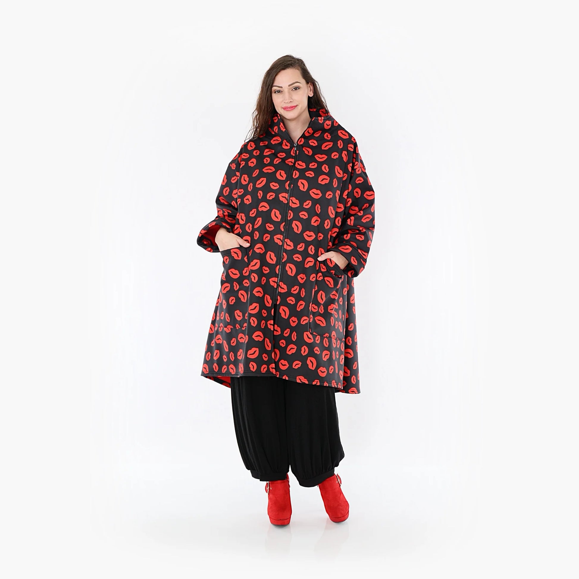  Modischer Vokuhila-Mantel in Schwarz-Rot aus softem Polyester für Plus Size und Curvy Mode