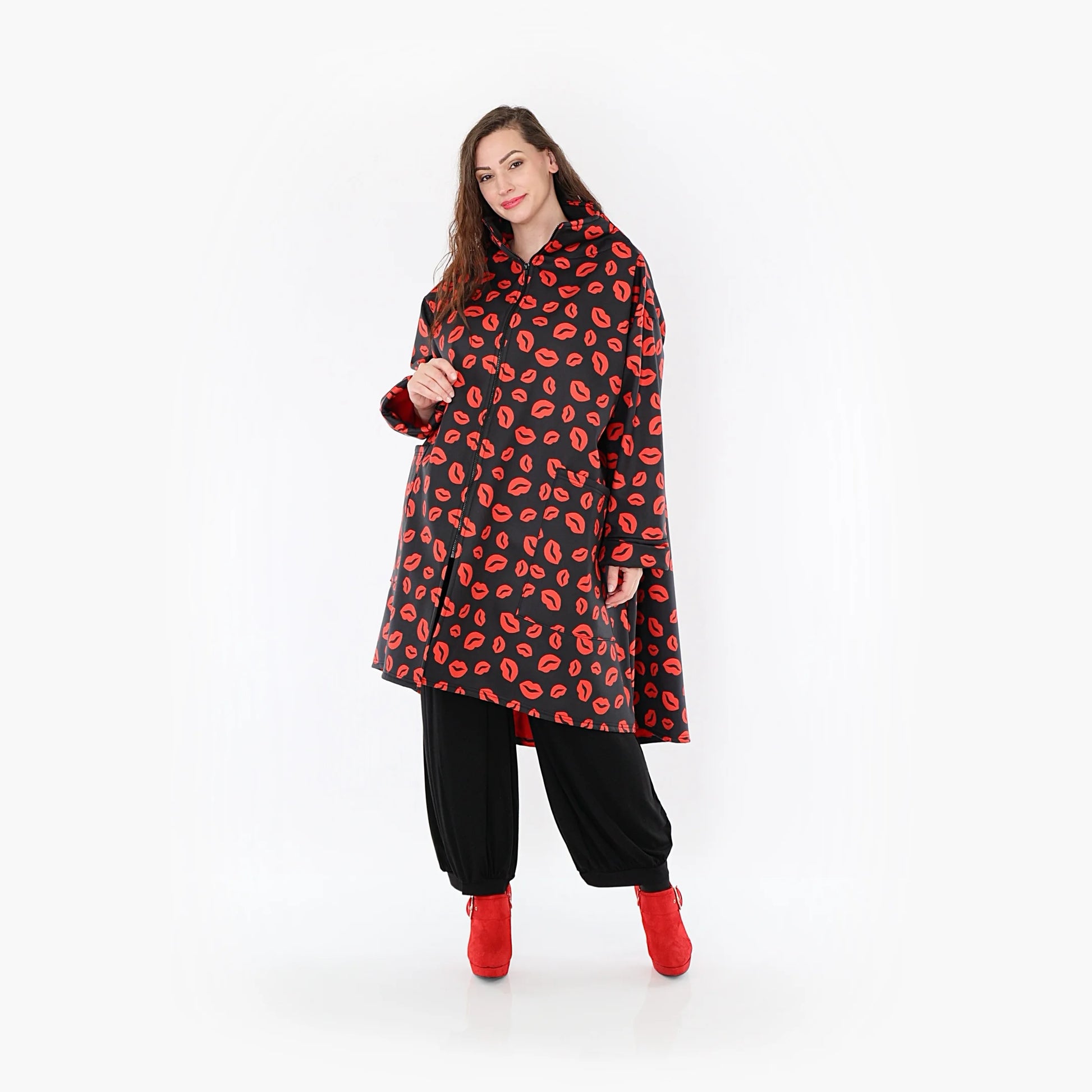  Modischer Vokuhila-Mantel in Schwarz-Rot aus softem Polyester für Plus Size und Curvy Mode