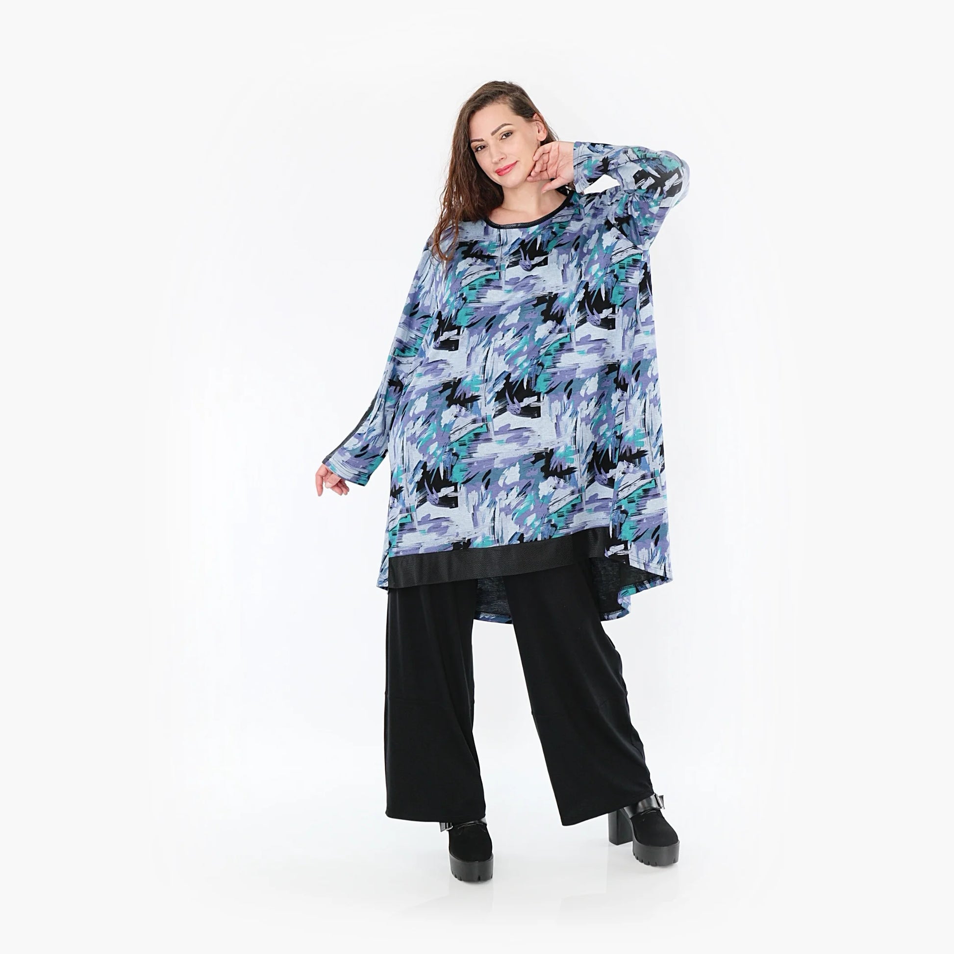  Schickes Shirt in trendy Petrol mit Grafikmuster und praktischen Seitennahttaschen im Oversize-Look