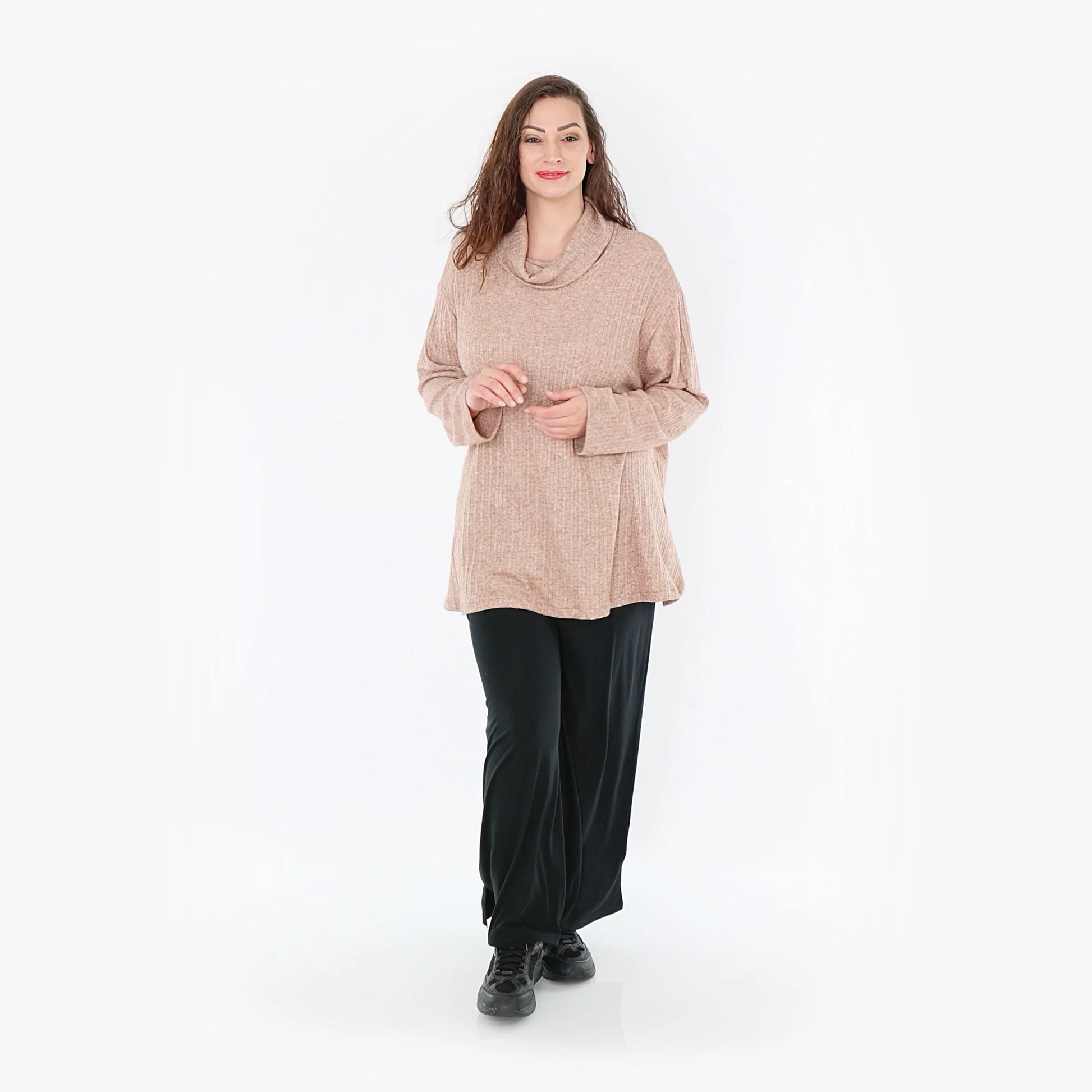  Kuscheliges Rollkragenoberteil in angesagtem Taupe für flippige Layer-Looks im Plus-Size Stil