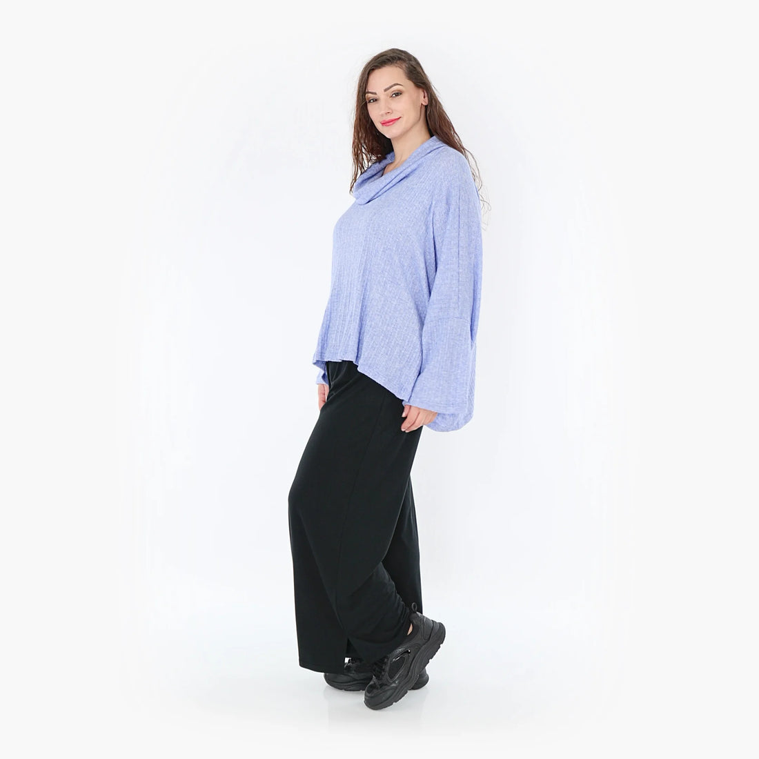  Flippiges Rollkragenoberteil im Oversize-Schnitt aus soften Feinstrick für modernen Look