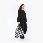  AKH Fashion Tasche in gerader Form, aus Polyester, 1386.08010, Schwarz-Weiss, Hahnentritt