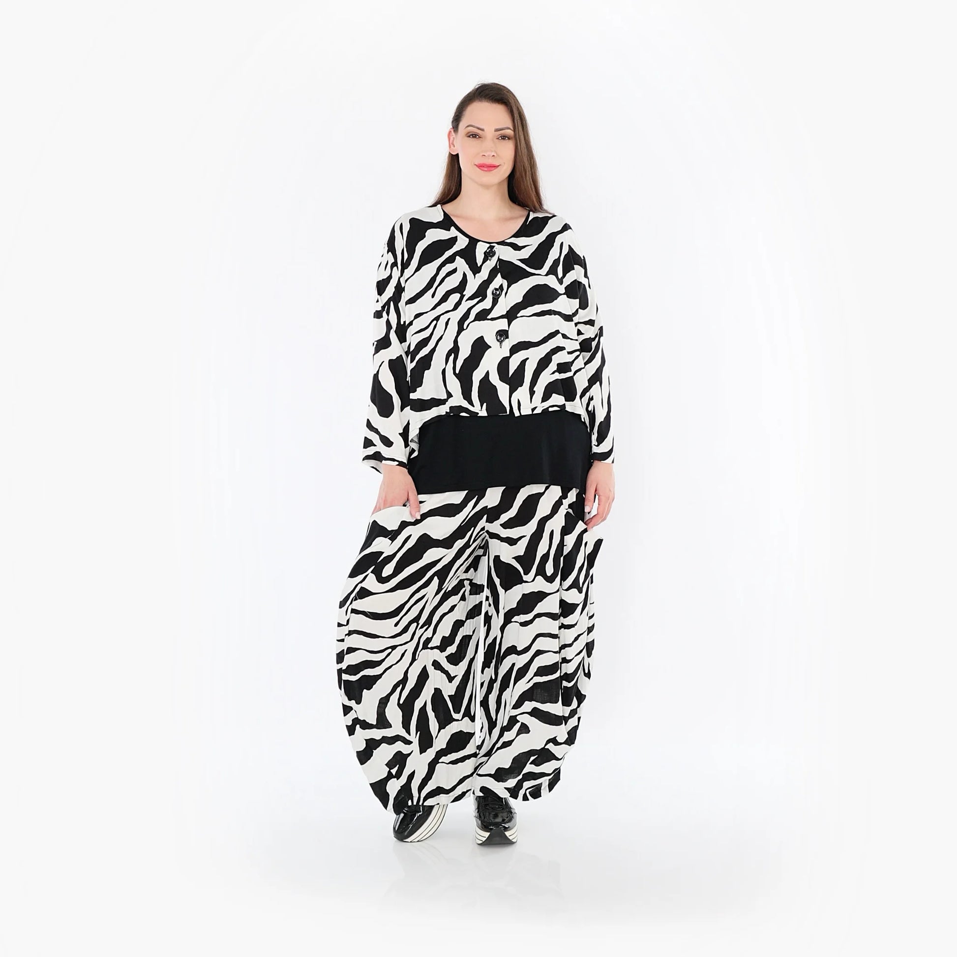  AKH Fashion Jacke in gerundeter Form, aus Rayon, 1486.00130, Weiß/Schwarz, Zebra, Schick