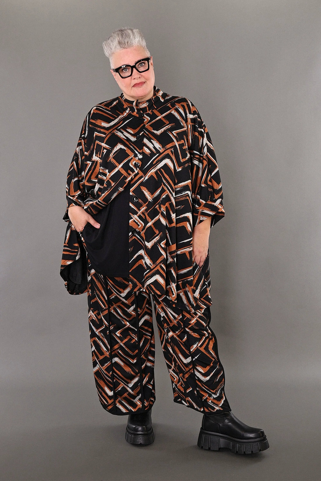  A-Form Jacke von AKH Fashion aus Viskose, 1517.07116, Schwarz/Cognac/Weiß, Pinselstrich