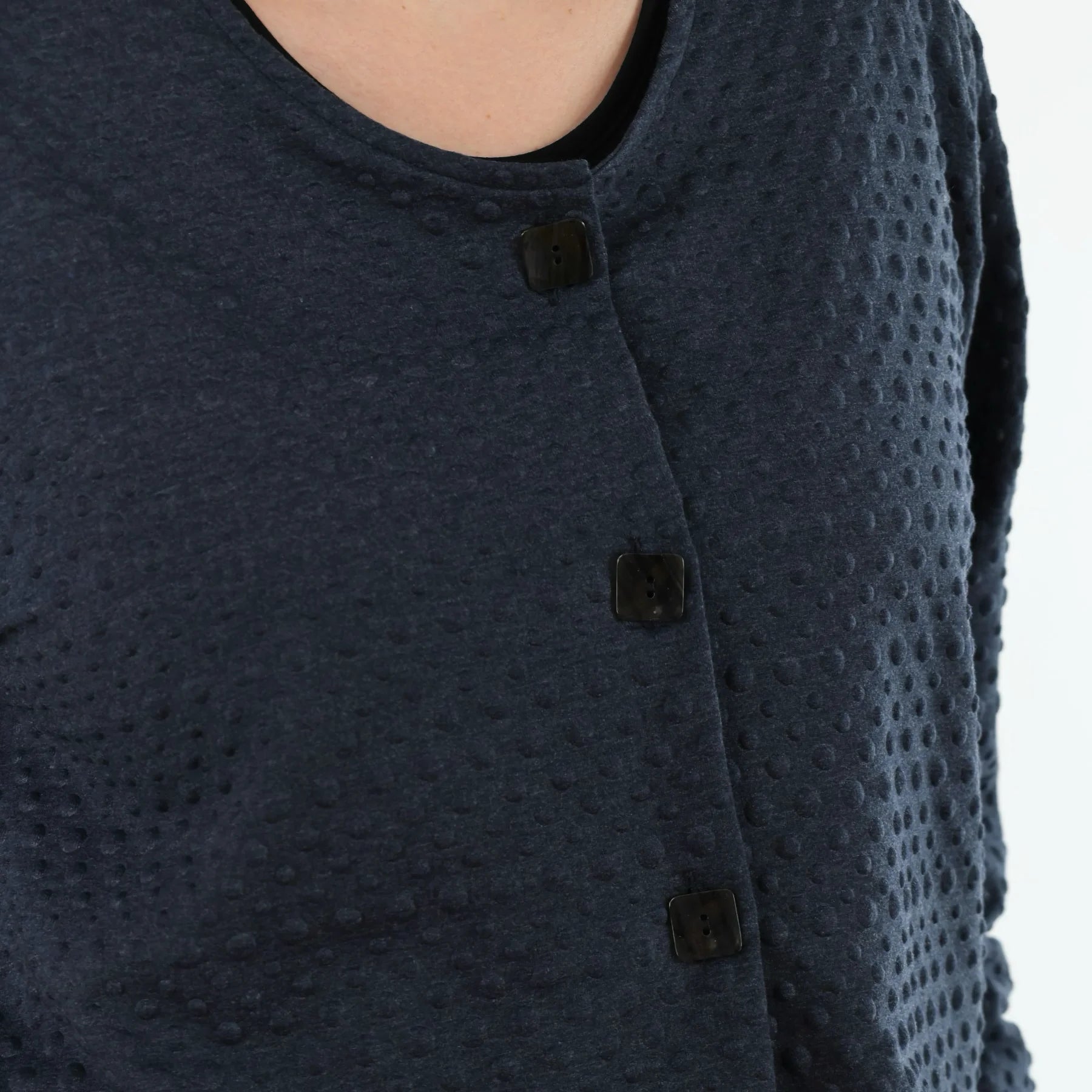  AKH Fashion Jacke in gerundeter Form, aus Baumwolle, 1539.00130, Azurblau, Punkte, Schick