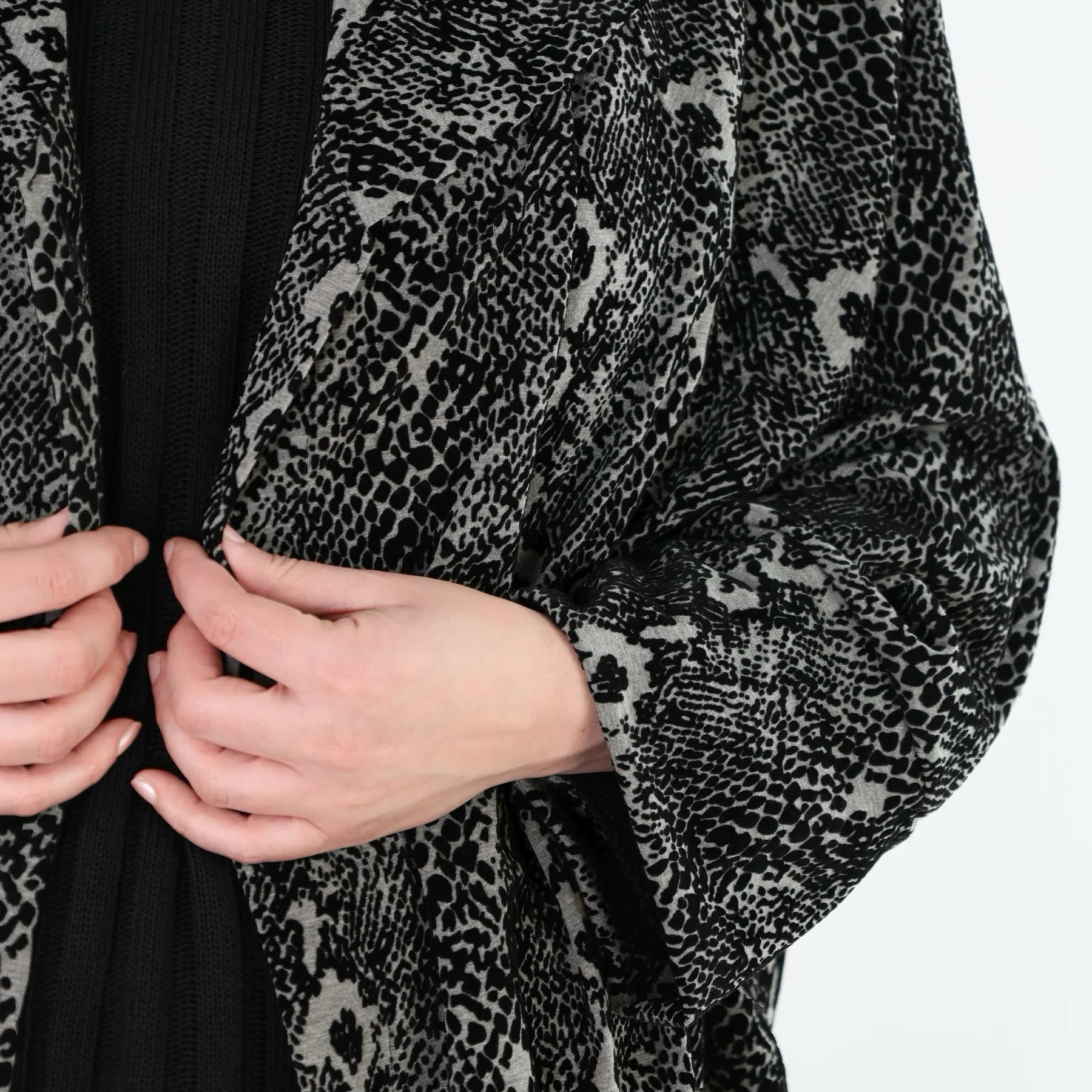  AKH Fashion Jacke in kastiger Form, aus Materialmix, 1541.06517, Grau/Schwarz, Reptil