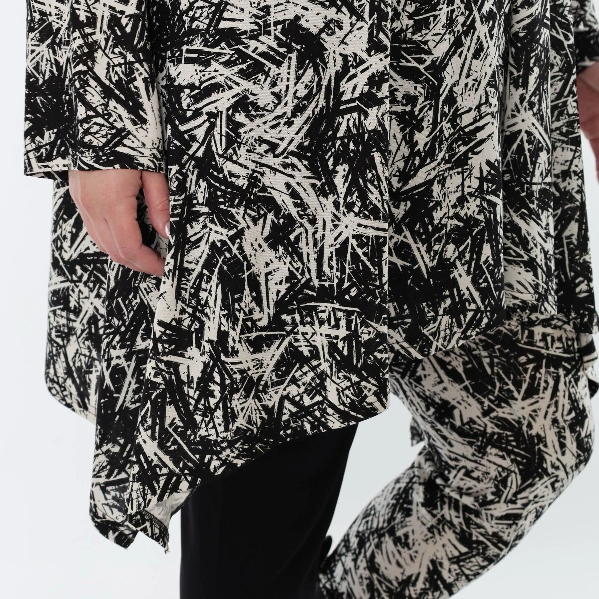  A-Form Bigshirt von AKH Fashion aus Viskose, 1559.03371, Schwarz/Weiß, Abstrakt, Ausgefallen