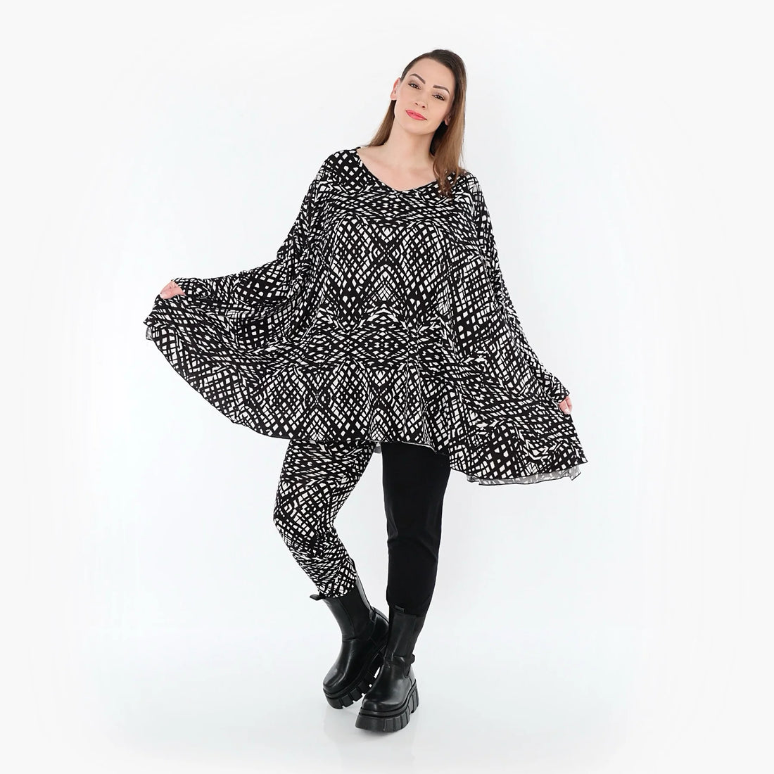  A-Form Bigshirt von AKH Fashion aus Viskose, 1560.00593, Schwarz/Weiß, Abstrakt, Ausgefallen