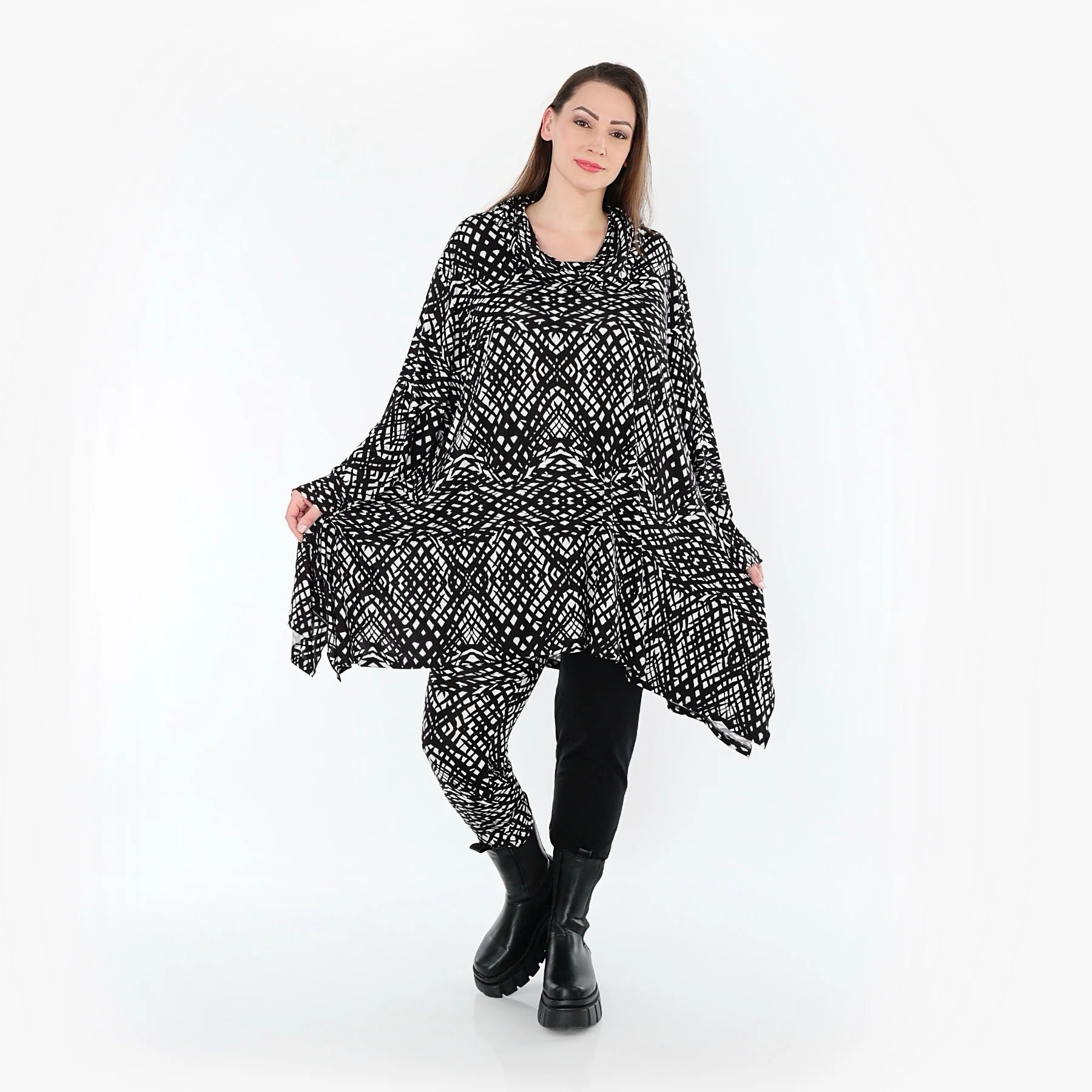  A-Form Bigshirt von AKH Fashion aus Viskose, 1560.03371, Schwarz/Weiß, Abstrakt, Ausgefallen