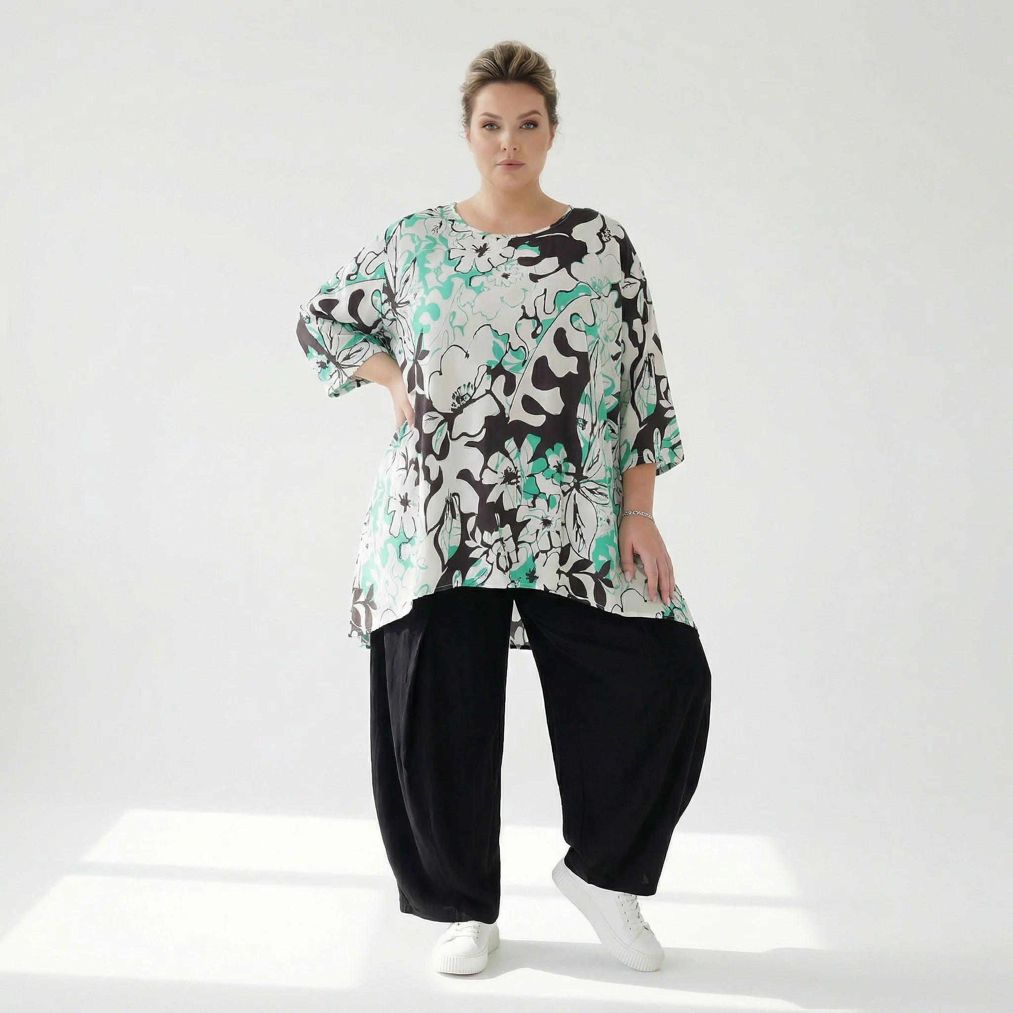  A-Form Bigshirt von AKH Fashion aus Viskose, 1574.00593, Weiß/Schwarz/Grün, Blumen, Schick