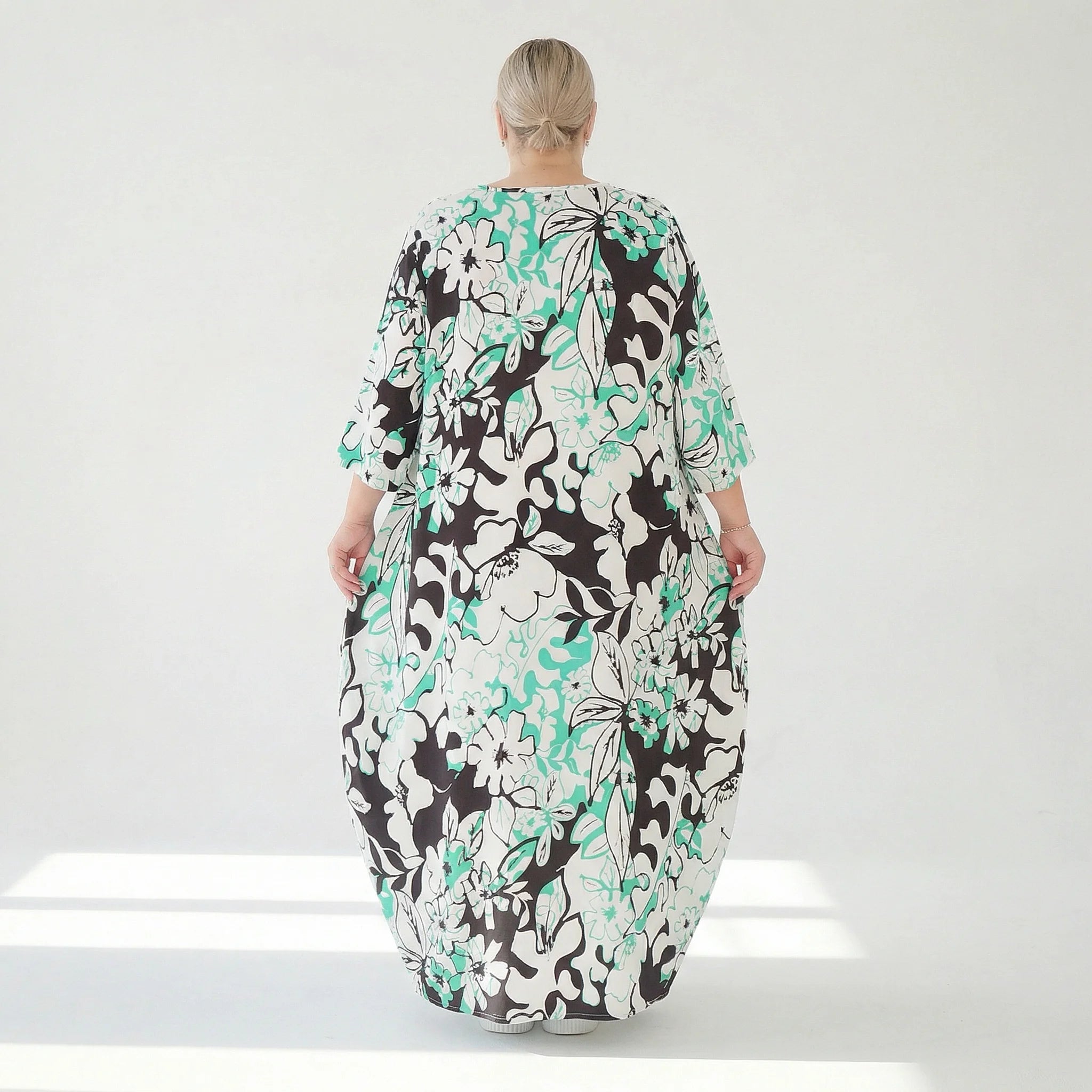  Ballonkleid von AKH Fashion aus Viskose, 1574.01926, Weiß/Schwarz/Grün, Blumen, Schick